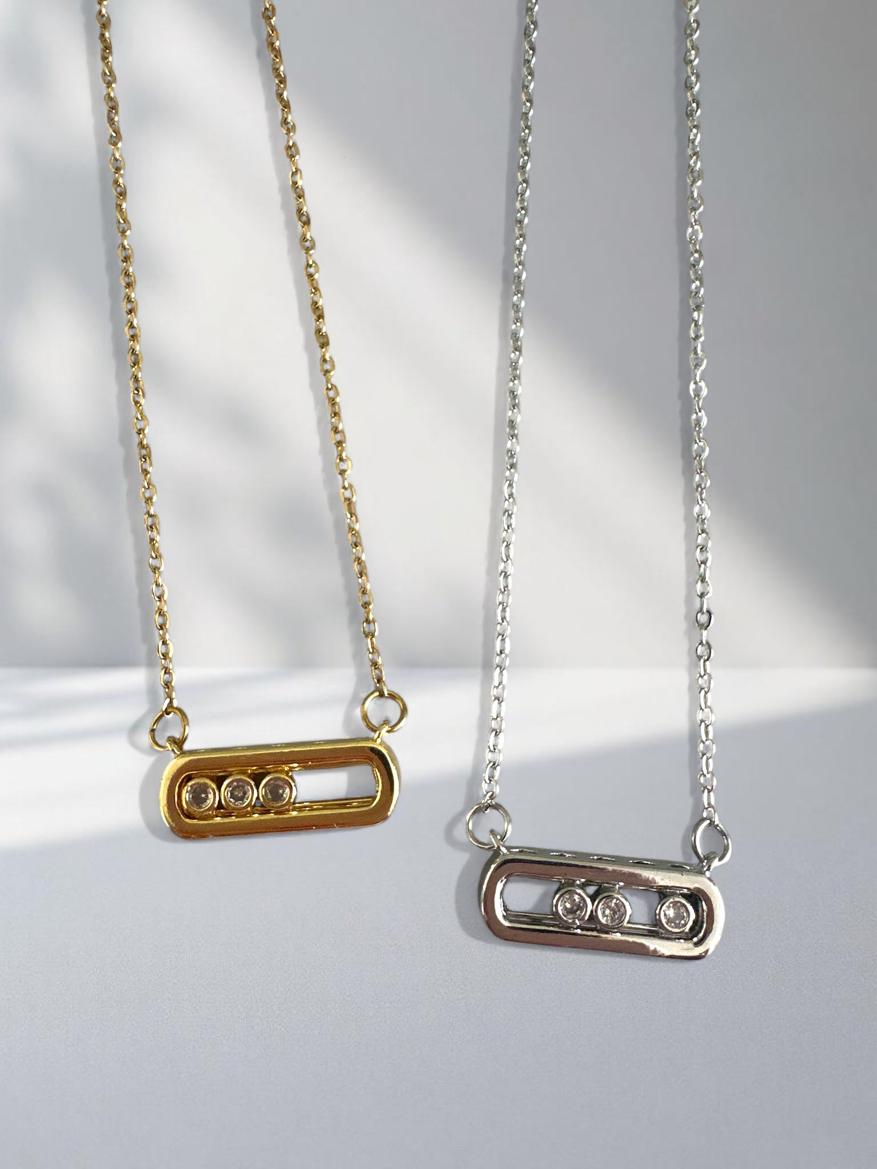 Λεπτεπίλεπτο ατσάλινο κολιέ με τρεις ζιργκόν πέτρες σε χρυσό και ασημί – So Cute by Dimi