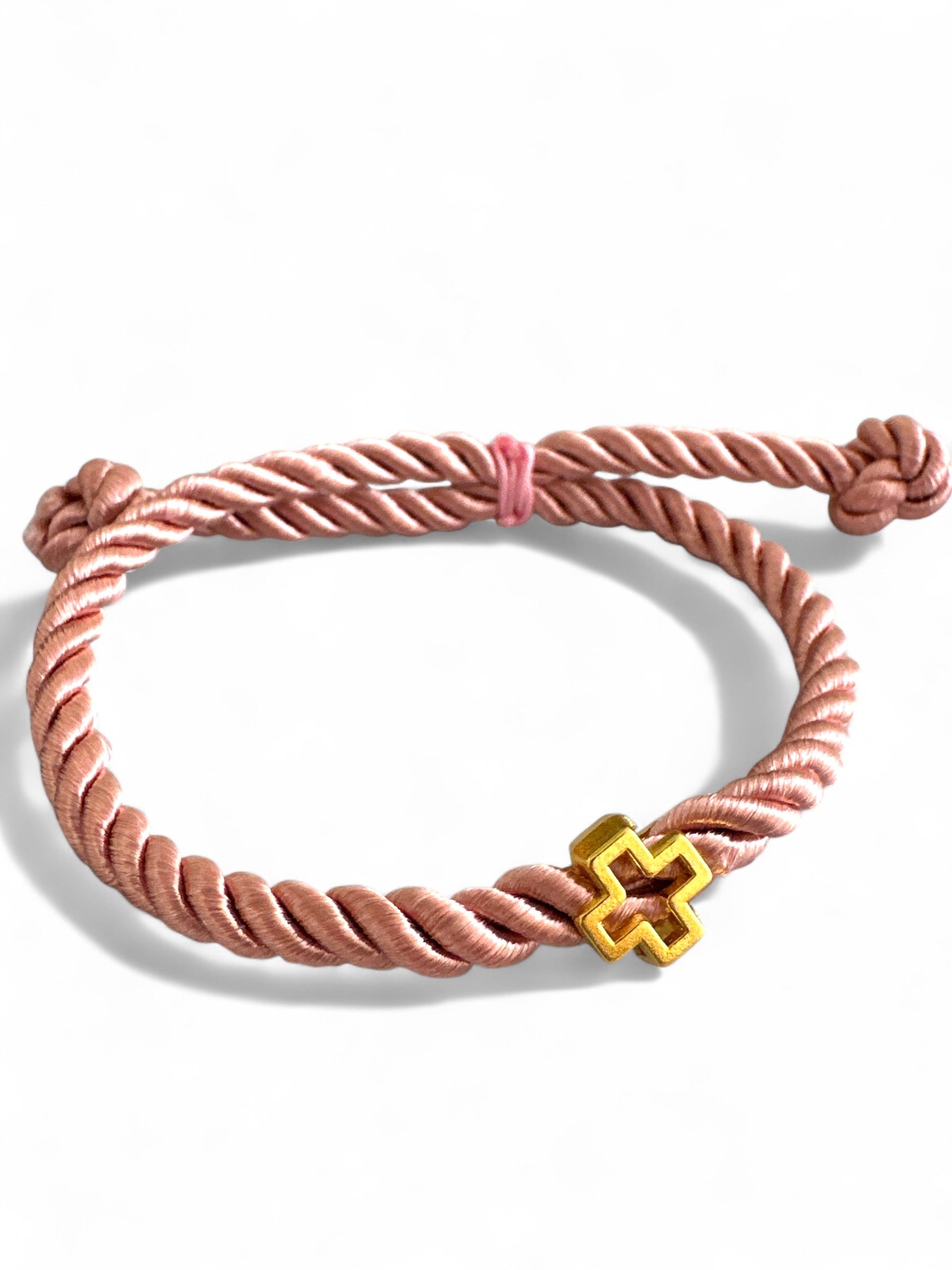 Χειροποίητα μαρτυρικά βραχιόλια από στριφτό σατέν κορδόνι και χρυσό σταυρουδάκι – σε dusty pink