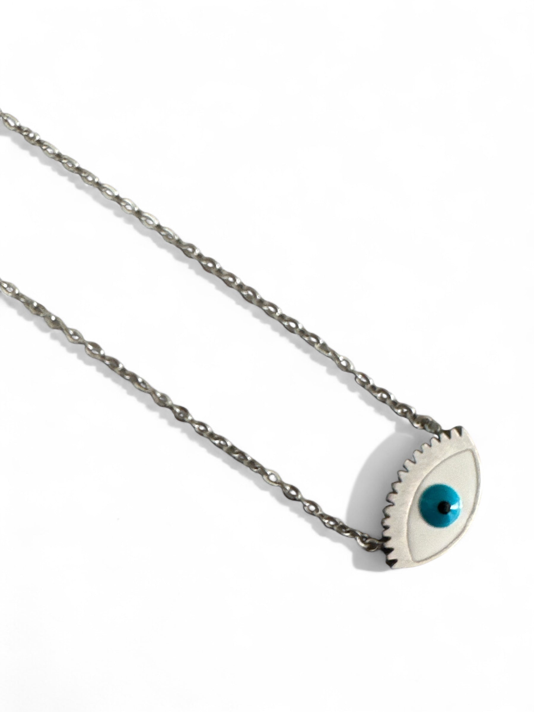 Ατσάλινο κολιέ με μάτι και βλεφαρίδες σε ασημί χρώμα