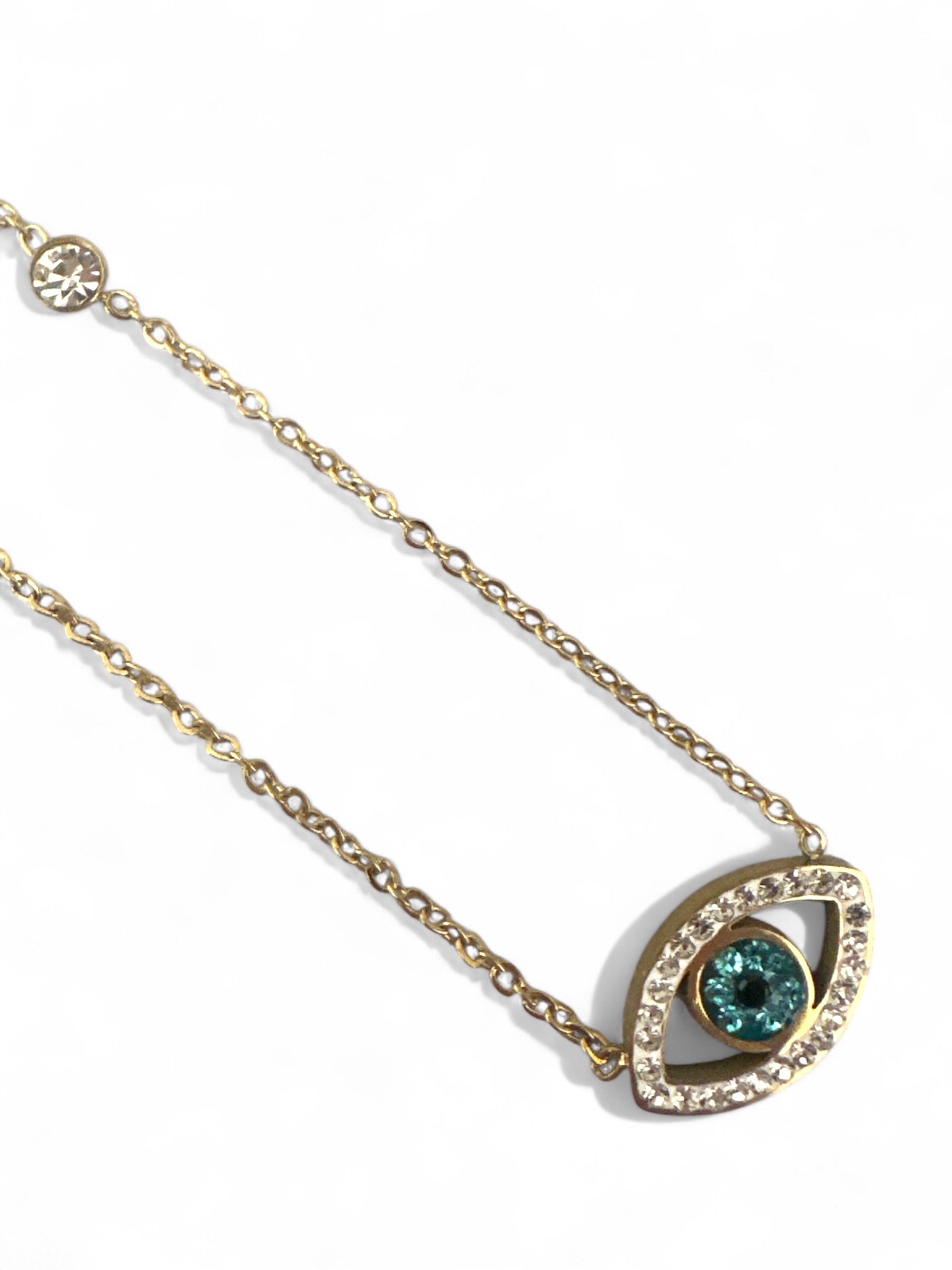 Ατσάλινα κολιέ με σχέδιο ματιού σε χρυσό, διακοσμημένα με πράσινο κρύσταλλο και στρας