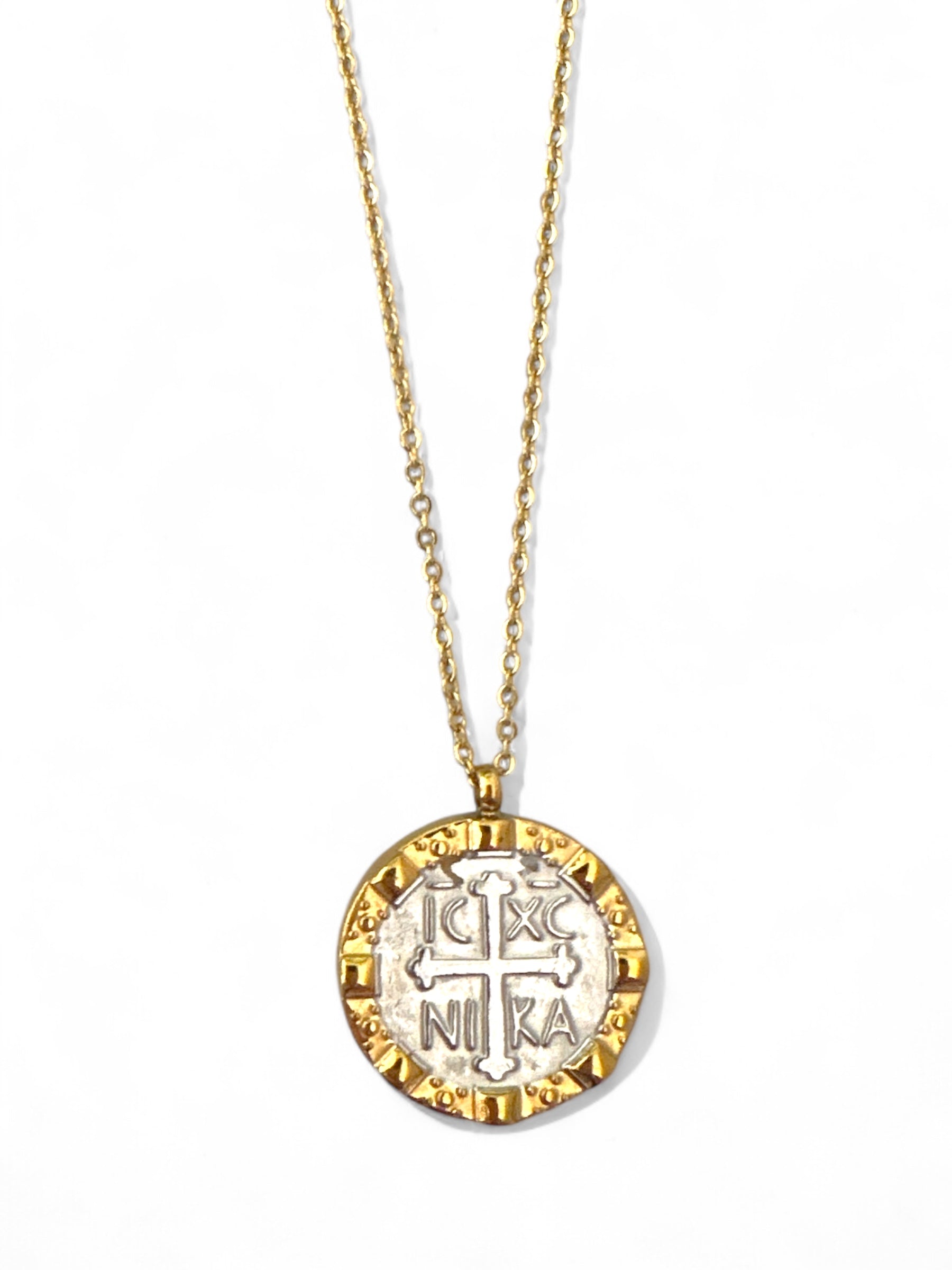 Ατσάλινο κολιέ με διχρωμία και μενταγιόν Κωνσταντινάτο με επιγραφή IC XC NIKA σε χρυσή αλυσίδα 40+5 εκ.