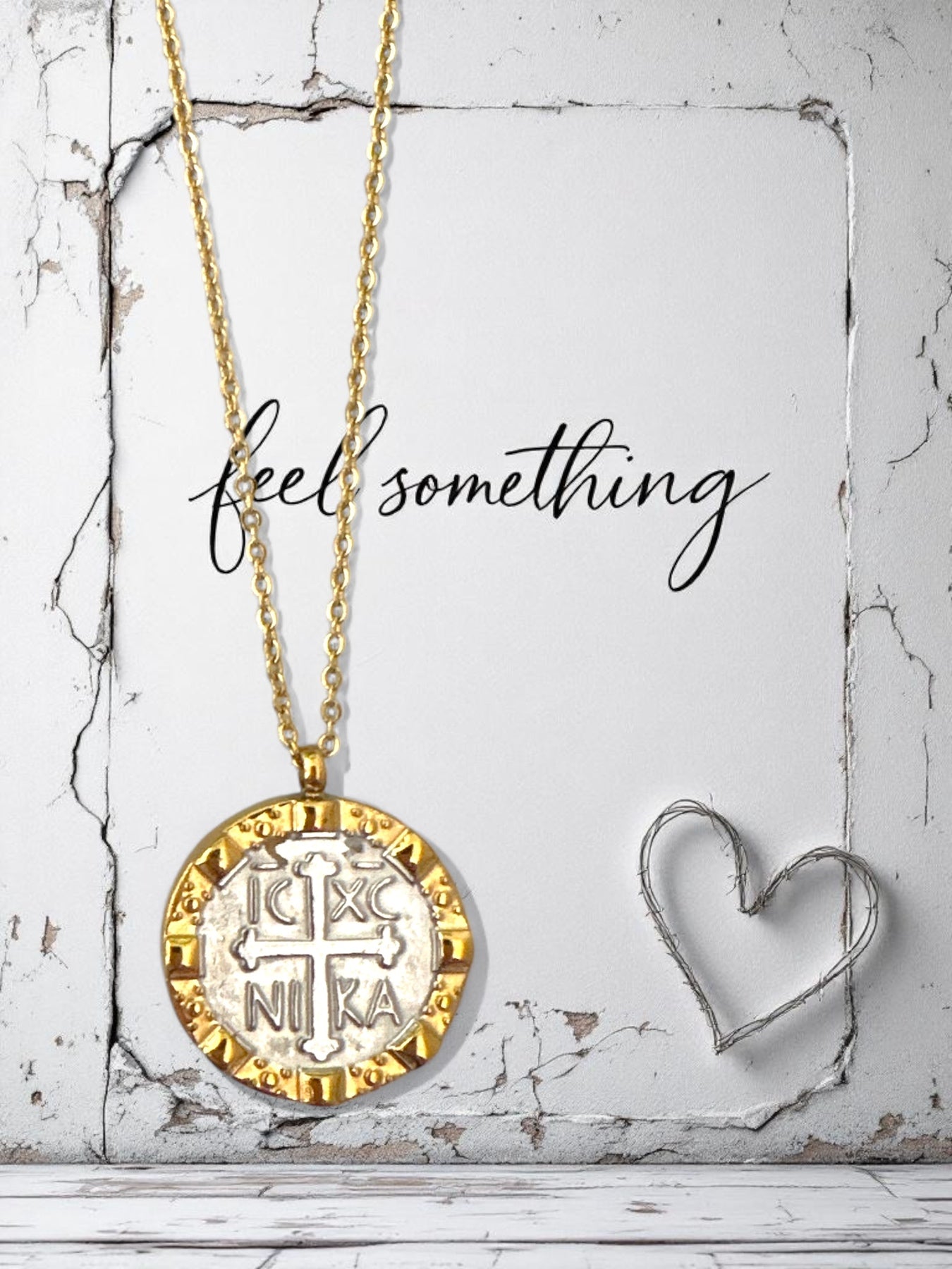 Ατσάλινο κολιέ με διχρωμία και μενταγιόν Κωνσταντινάτο με επιγραφή IC XC NIKA σε χρυσή αλυσίδα 40+5 εκ.