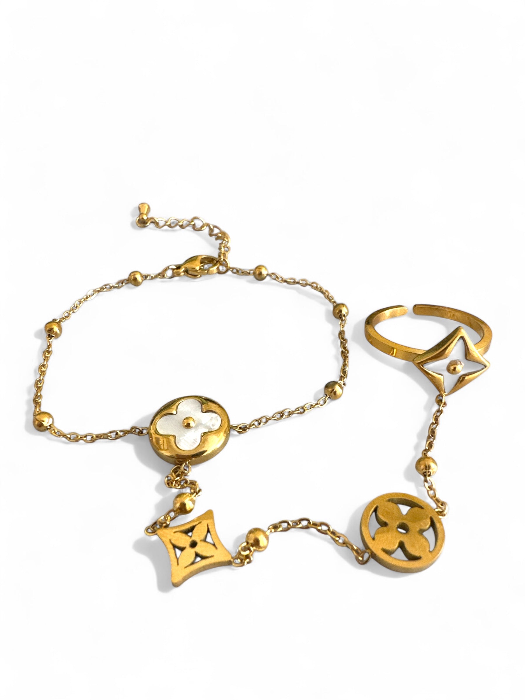 Ατσάλινα βραχιόλια με ενσωματωμένο δαχτυλίδι και γεωμετρικά λουλουδένια μοτίβα σε χρυσό – So Cute By Dimi