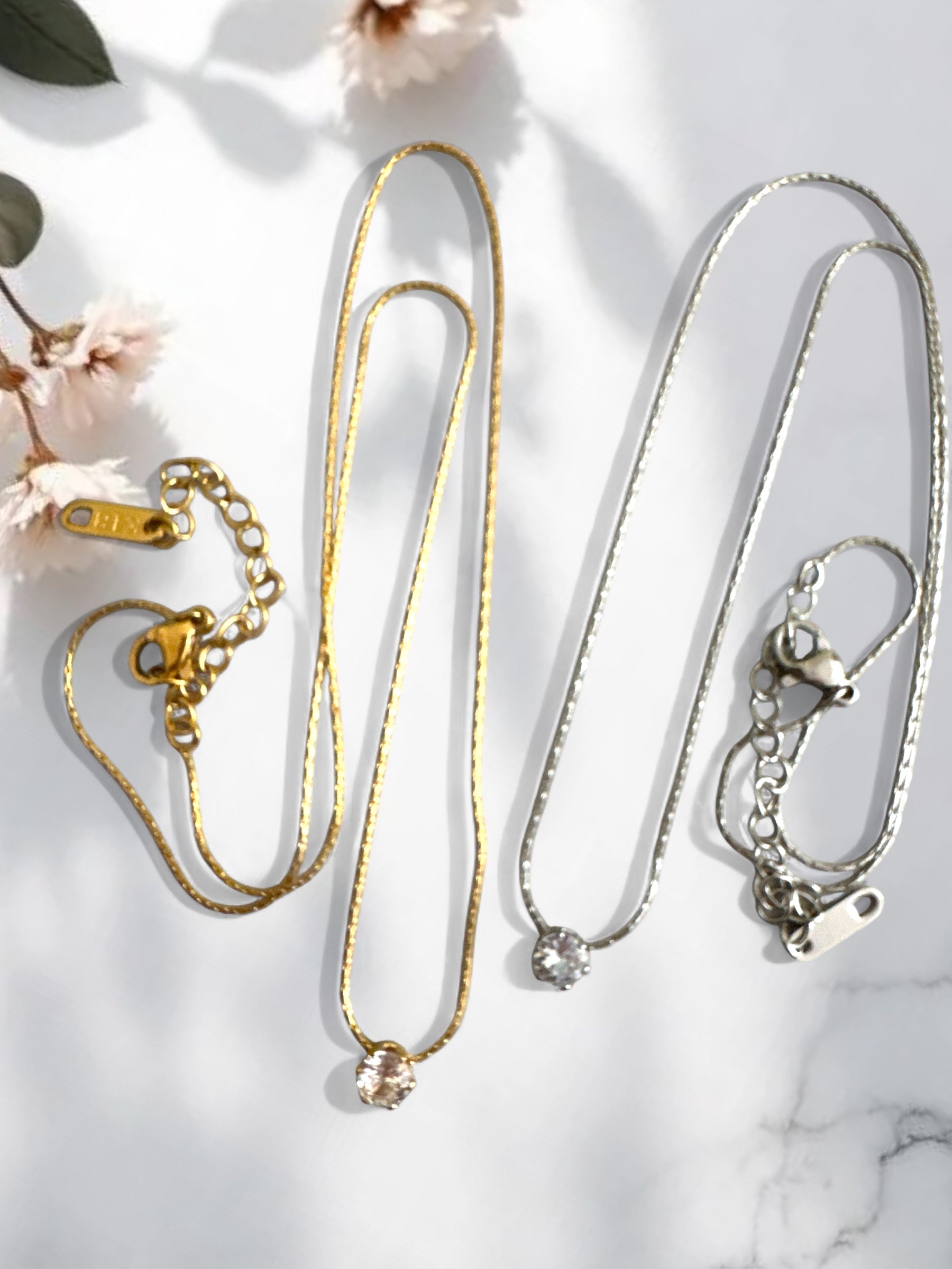 Ατσάλινα κολιέ 42+5 εκ. με μονό ζιργκόν σε χρυσή και ασημί αλυσίδα twisted – So Cute By Dimi