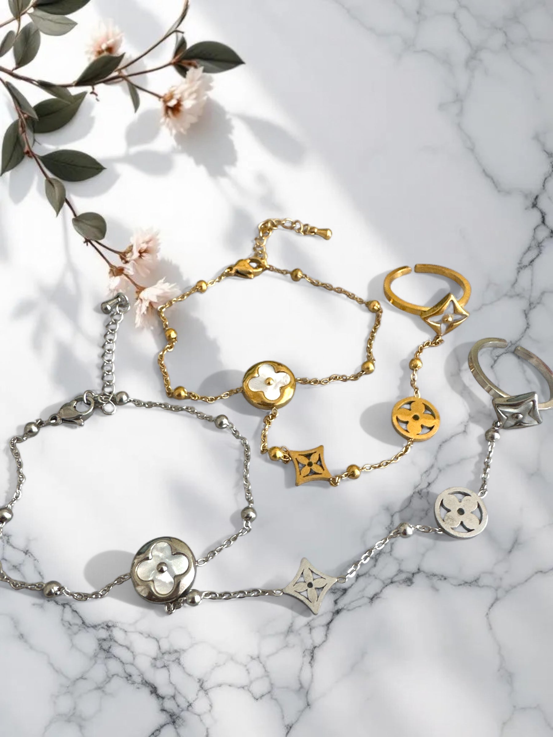 Ατσάλινα βραχιόλια με ενσωματωμένο δαχτυλίδι και γεωμετρικά λουλουδένια μοτίβα σε ασημί και χρυσό – So Cute By Dimi