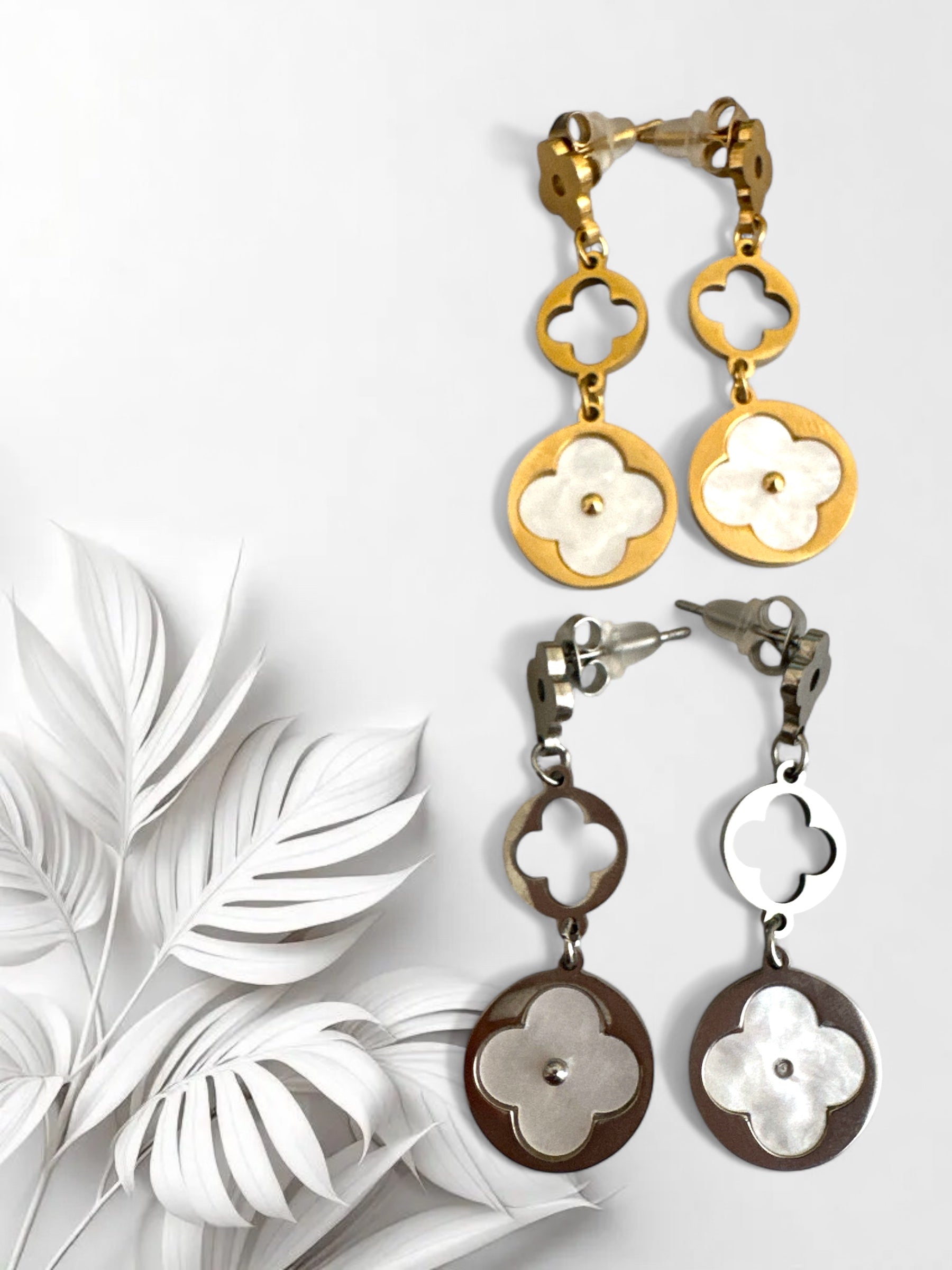 Ατσάλινα σκουλαρίκια 4,5 εκ. με μοτίφ λουλουδιού και φίλντισι, διαθέσιμα σε χρυσό και ασημί – So Cute By Dimi