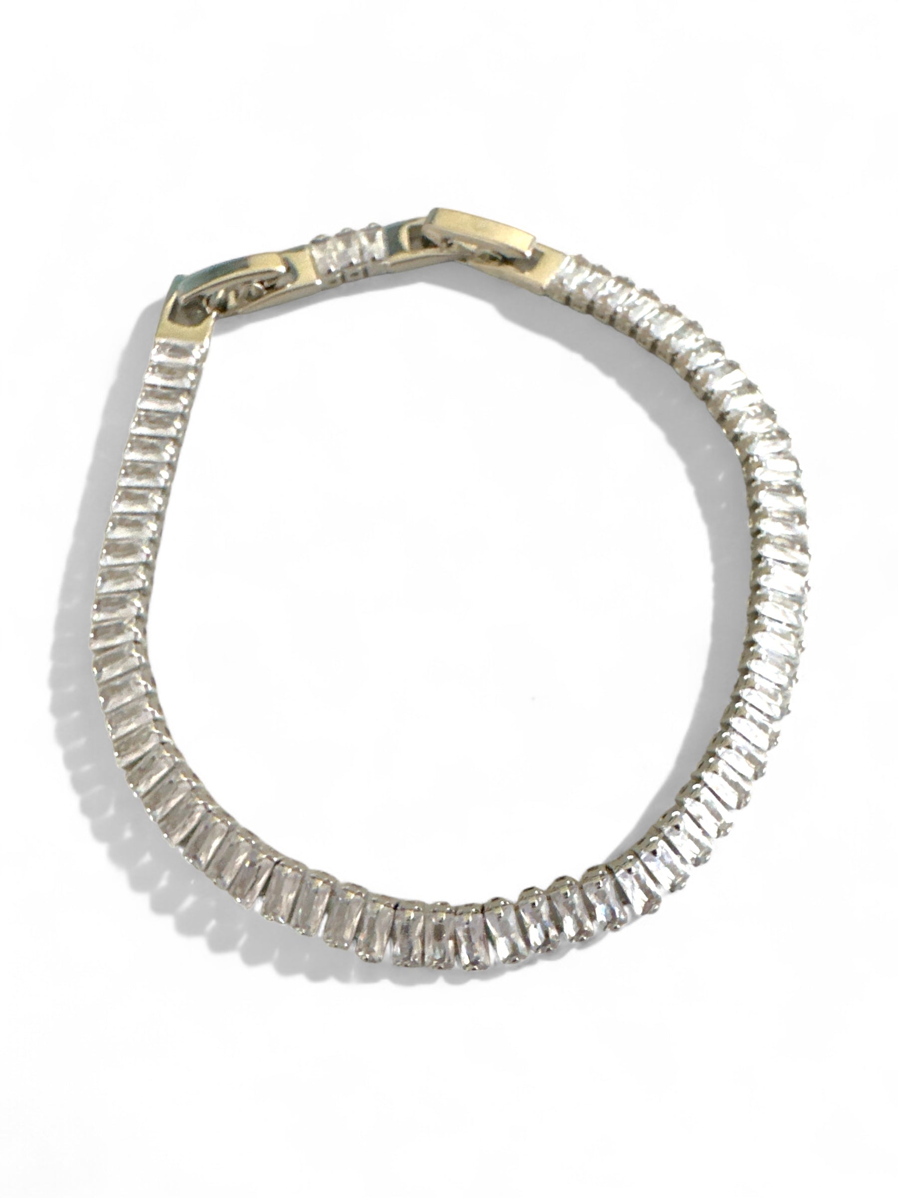 Ασημί ατσάλινο βραχιόλι με ζιργκόν σε γραμμική διάταξη και διπλό κούμπωμα ασφαλείας-So Cute by Dimi