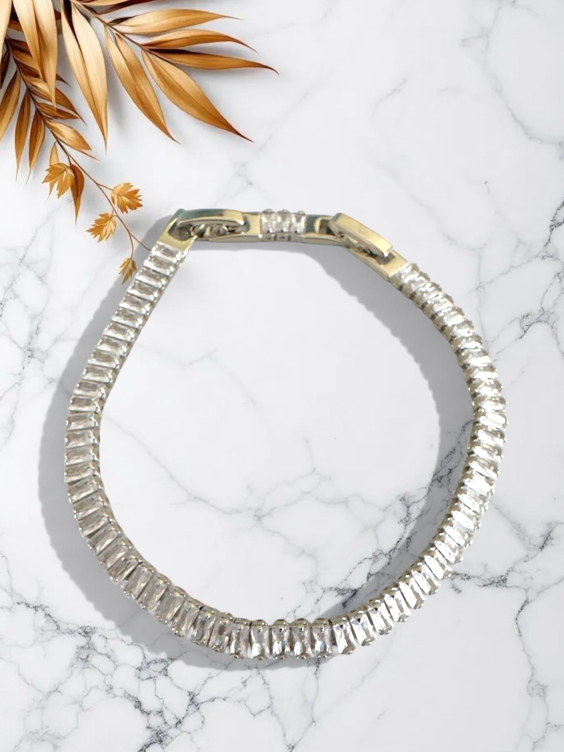 Ασημί ατσάλινο βραχιόλι με ζιργκόν σε γραμμική διάταξη και διπλό κούμπωμα ασφαλείας-So Cute by Dimi