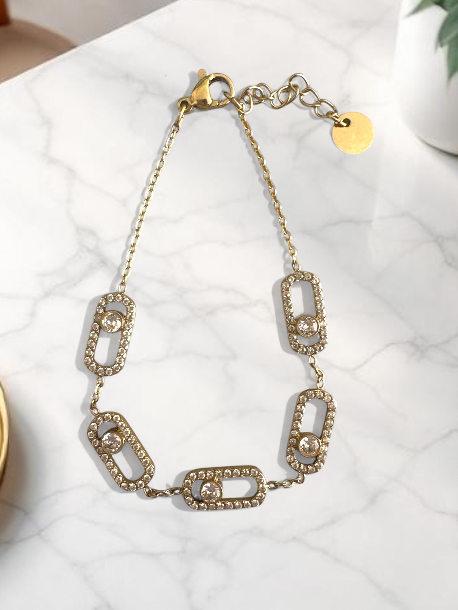 Ατσάλινα βραχιόλια So Cute By Dimi σε χρυσό και ασημί, με ορθογώνιους κρίκους διακοσμημένους με pavé ζιργκόν και κεντρικό μονό ζιργκόν.