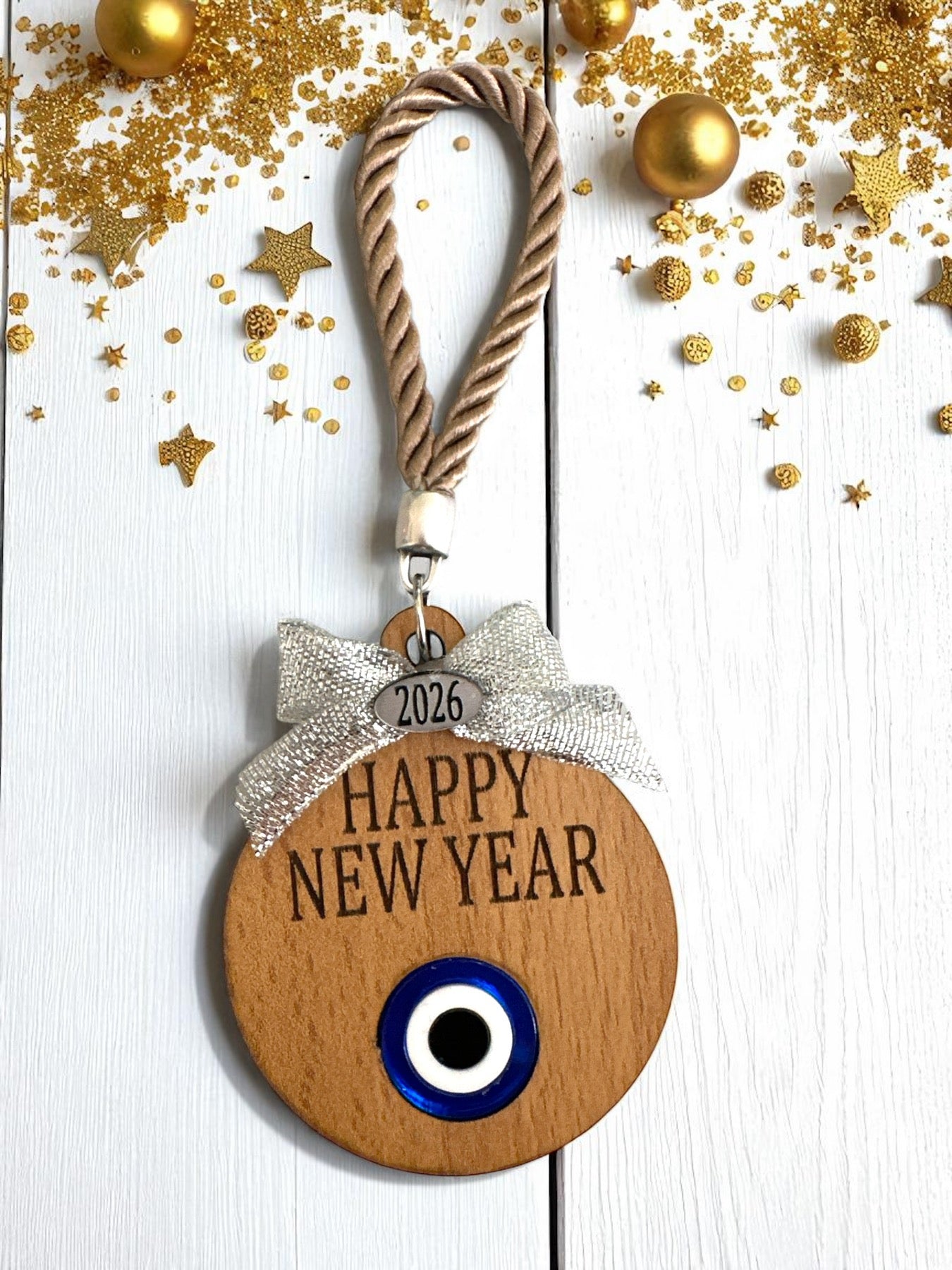 Χειροποίητο ξύλινο γούρι με μάτι, ευχή Happy New Year και κορδόνι – So Cute by Dimi
