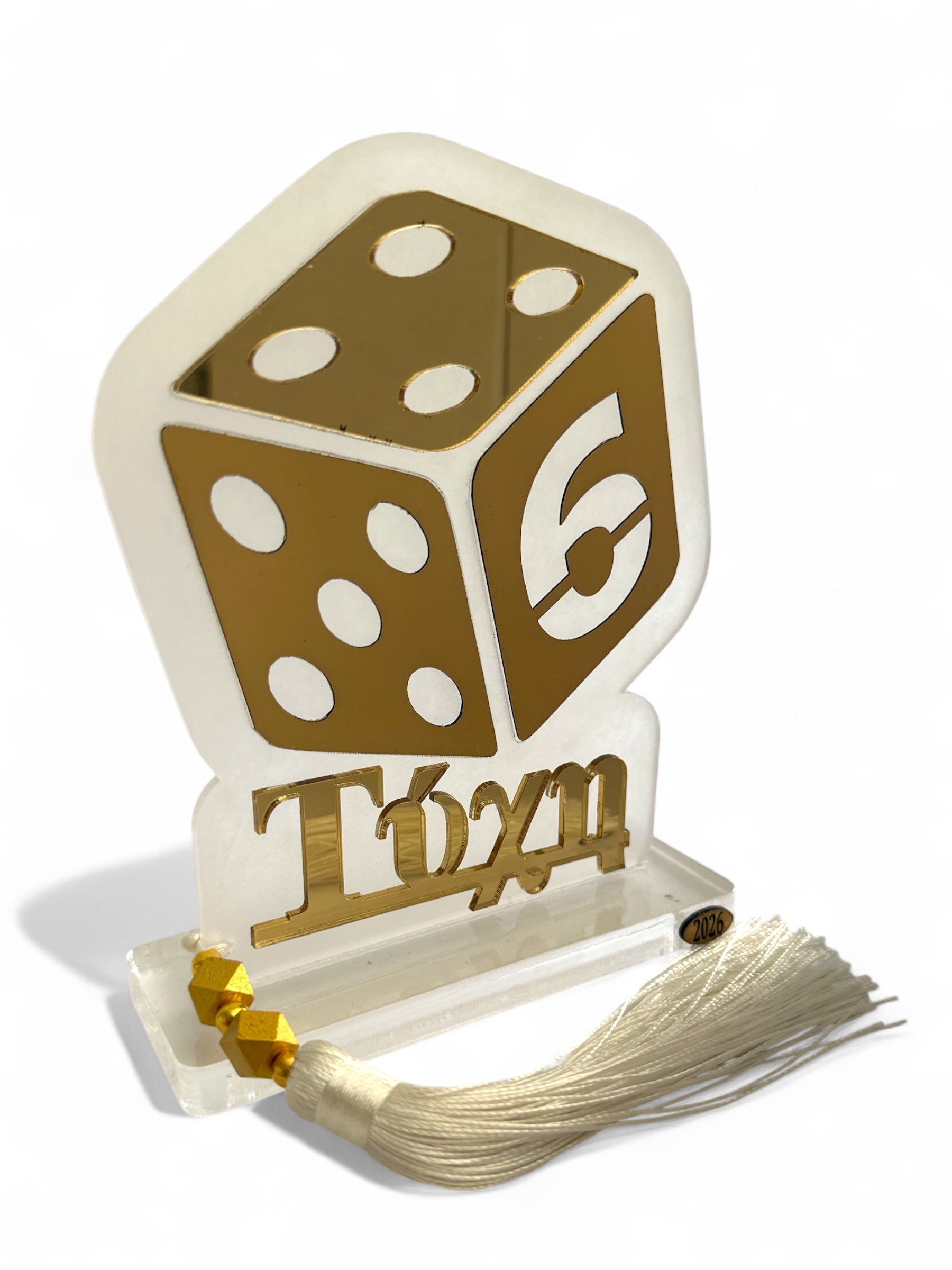 Επιτραπέζιο γούρι Τύχη από plexiglass με χρυσό ζάρι και λευκή φούντα – So Cute by Dimi