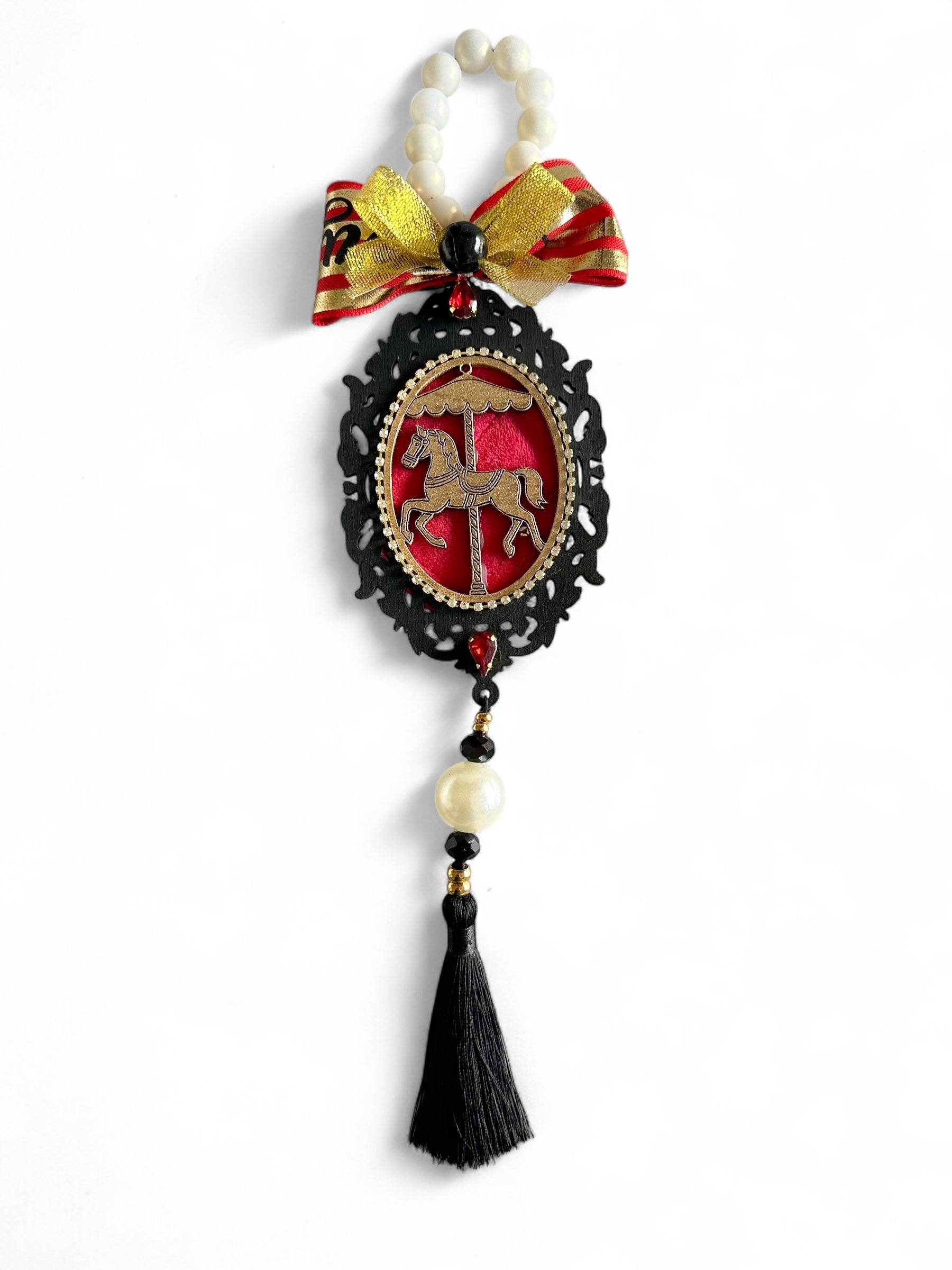 🎠 Κρεμαστό Γούρι «Masquerade Carousel» – Ξύλο, Φιόγκος, Πέρλες & Φούντα | Christmas Masquerade Collection - So Cute by Dimi