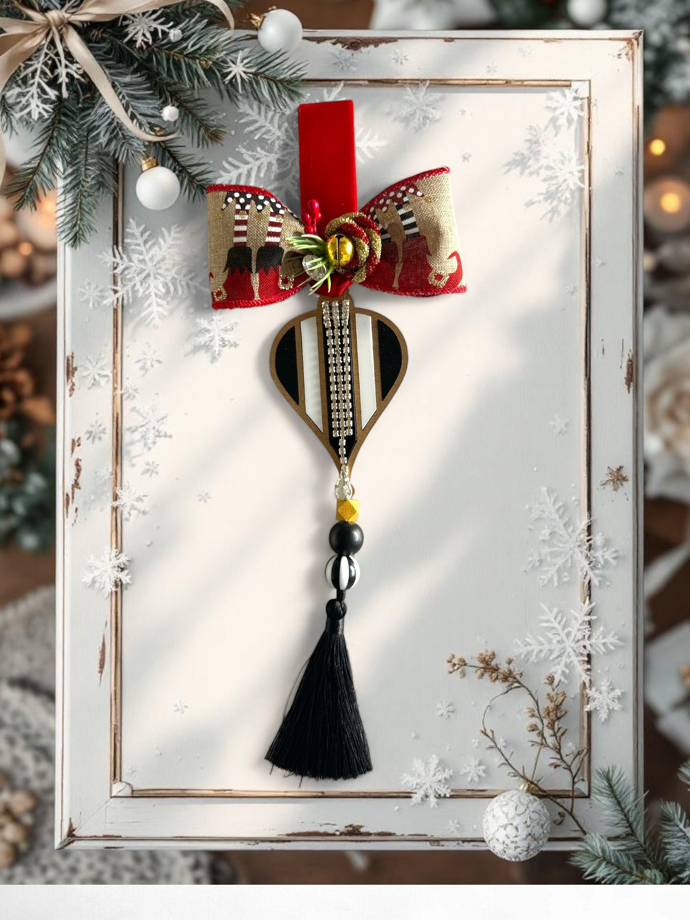 Χειροποίητο κρεμαστό γούρι Masquerade Drop από plexiglass με κορδέλες & φούντα – So Cute by Dimi