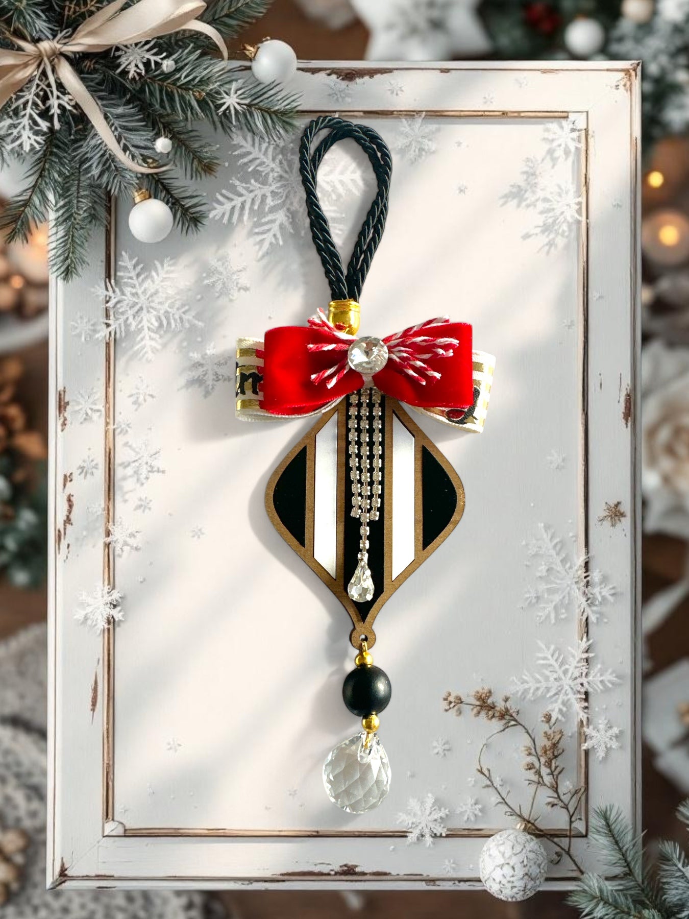 Χειροποίητο κρεμαστό γούρι Masquerade Crystal Drop με plexiglass, κορδέλες, στρας & κρυστάλλινη μπάλα – So Cute by Dimi