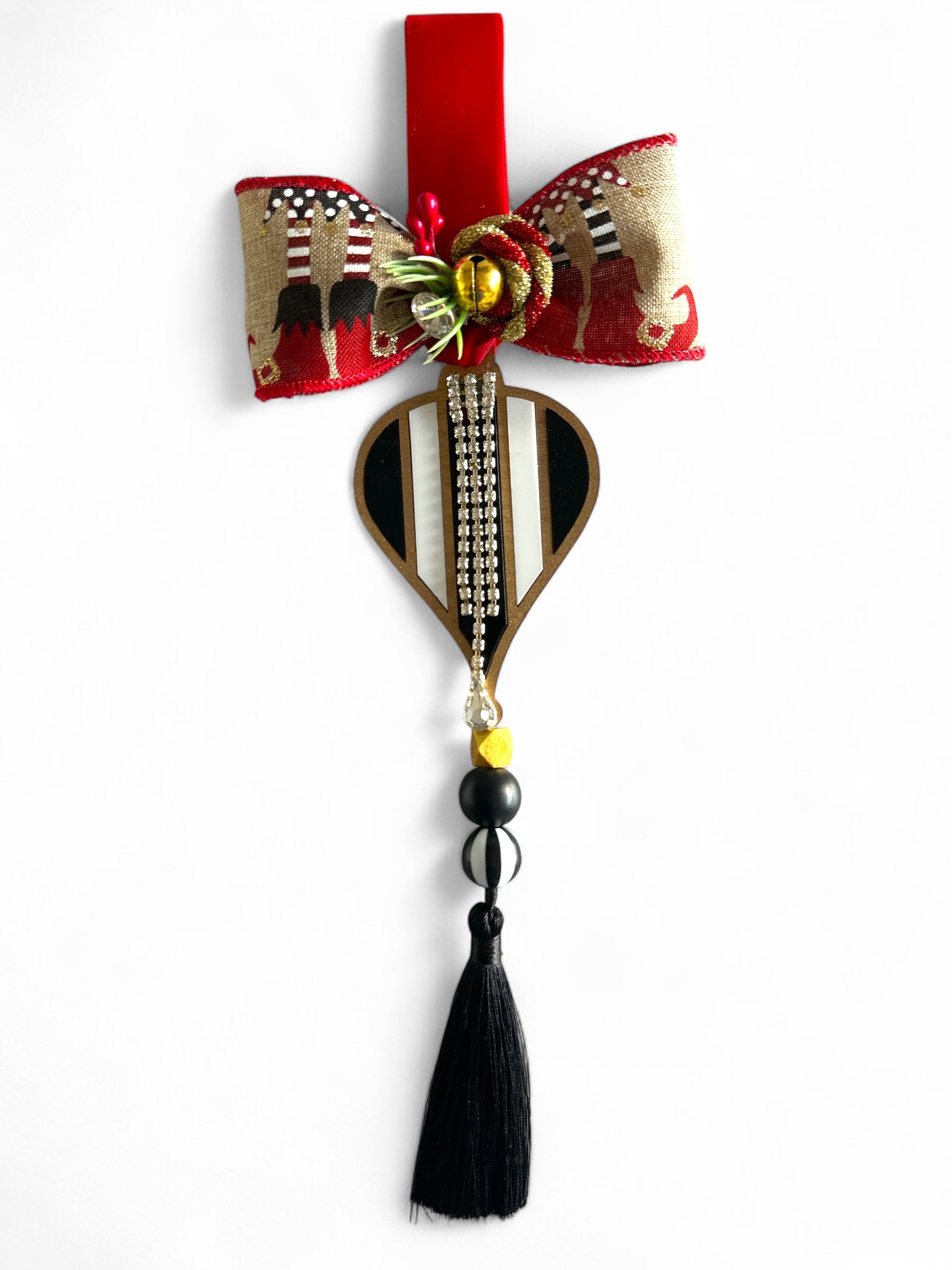 Χειροποίητο κρεμαστό γούρι Masquerade Drop από plexiglass με κορδέλες & φούντα – So Cute by Dimi