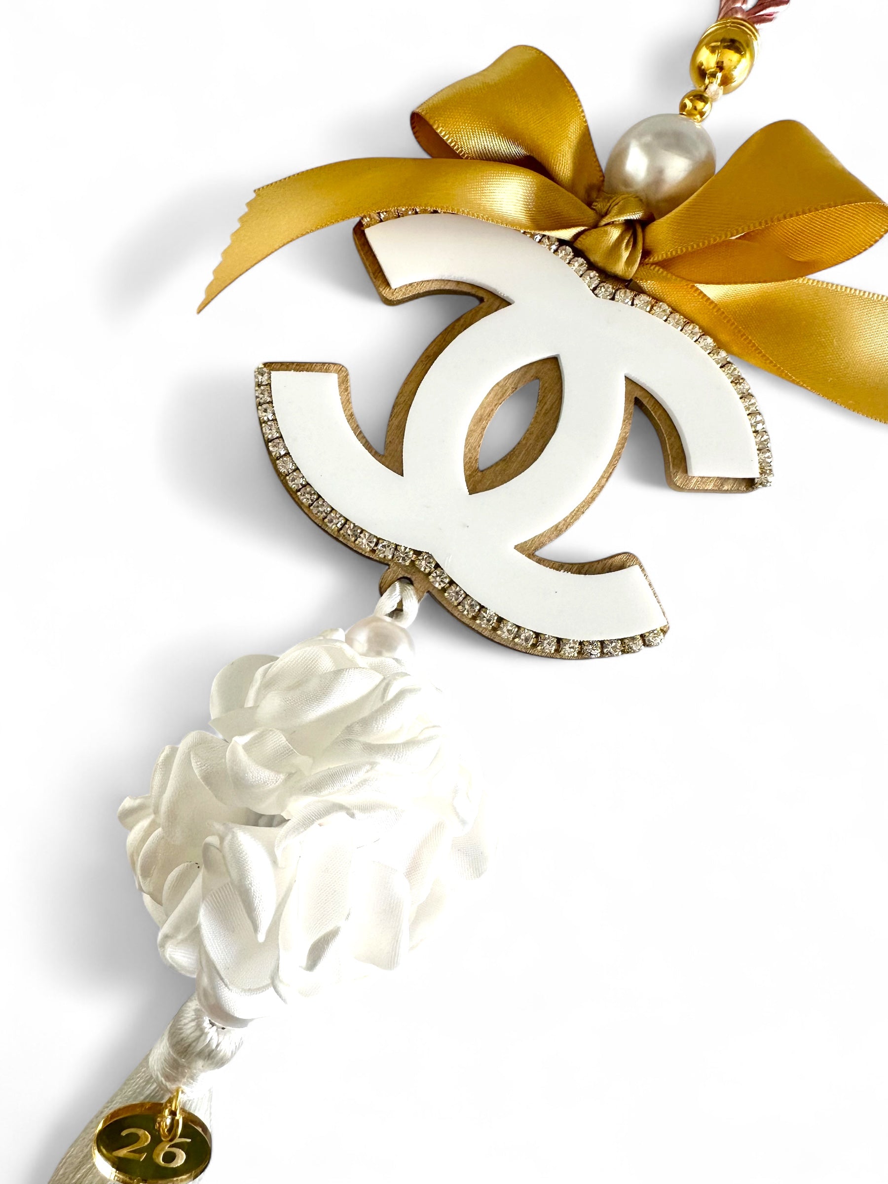 Γούρι 2026 Christmas Couture με φιόγκο, πέρλες, καμέλια και φούντα από σατέν – Χειροποίητο So Cute by Dimi