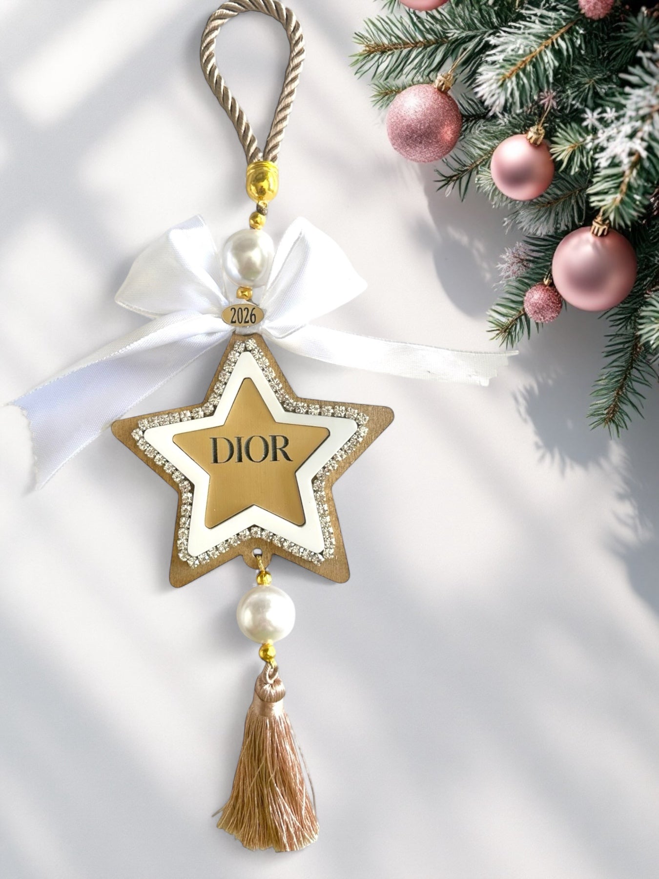 Γούρι 2026 αστέρι με στρας, πέρλες, σατέν φιόγκο & φούντα – Συλλογή Christmas Couture – So Cute by Dimi