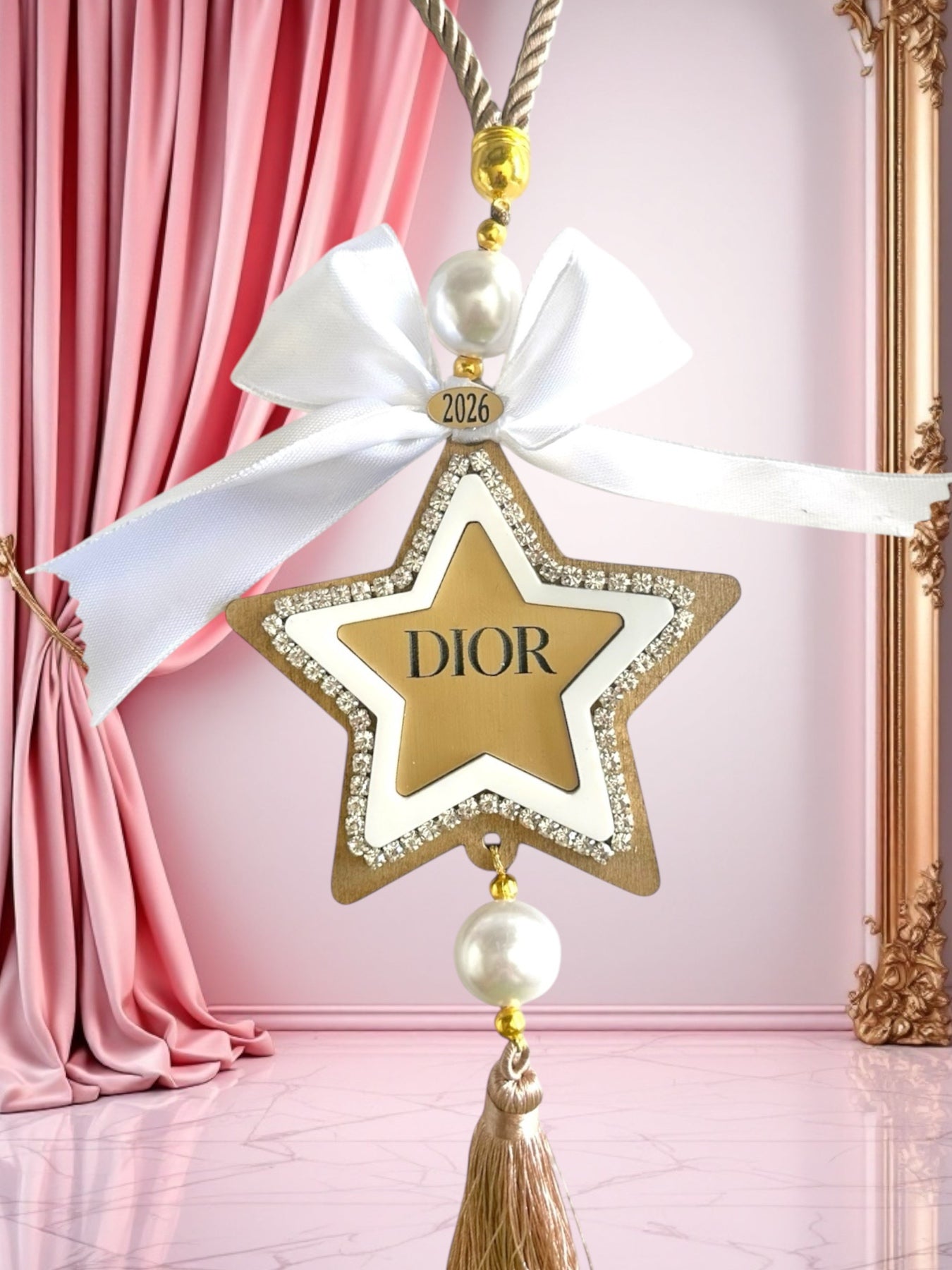 Γούρι 2026 αστέρι με στρας, πέρλες, σατέν φιόγκο & φούντα – Συλλογή Christmas Couture – So Cute by Dimi