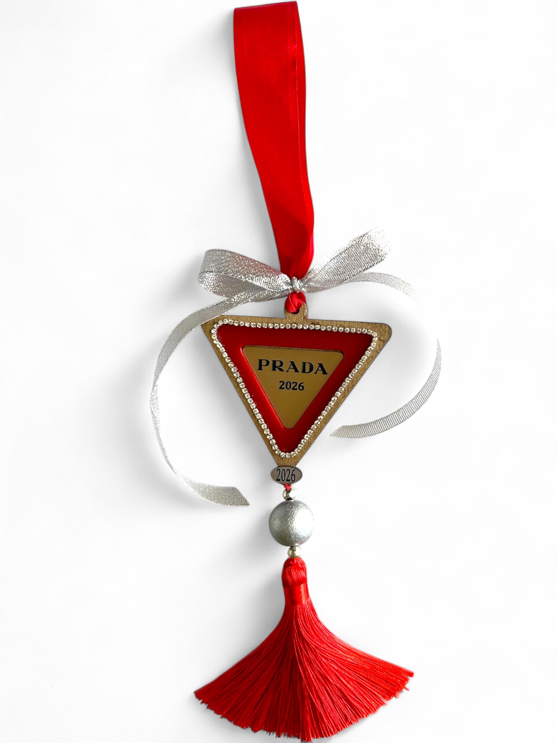 Κρεμαστό Γούρι 2026 Couture τρίγωνο με Στρας & Κόκκινη Κορδέλα – Συλλογή Christmas Couture - So Cute by Dimi