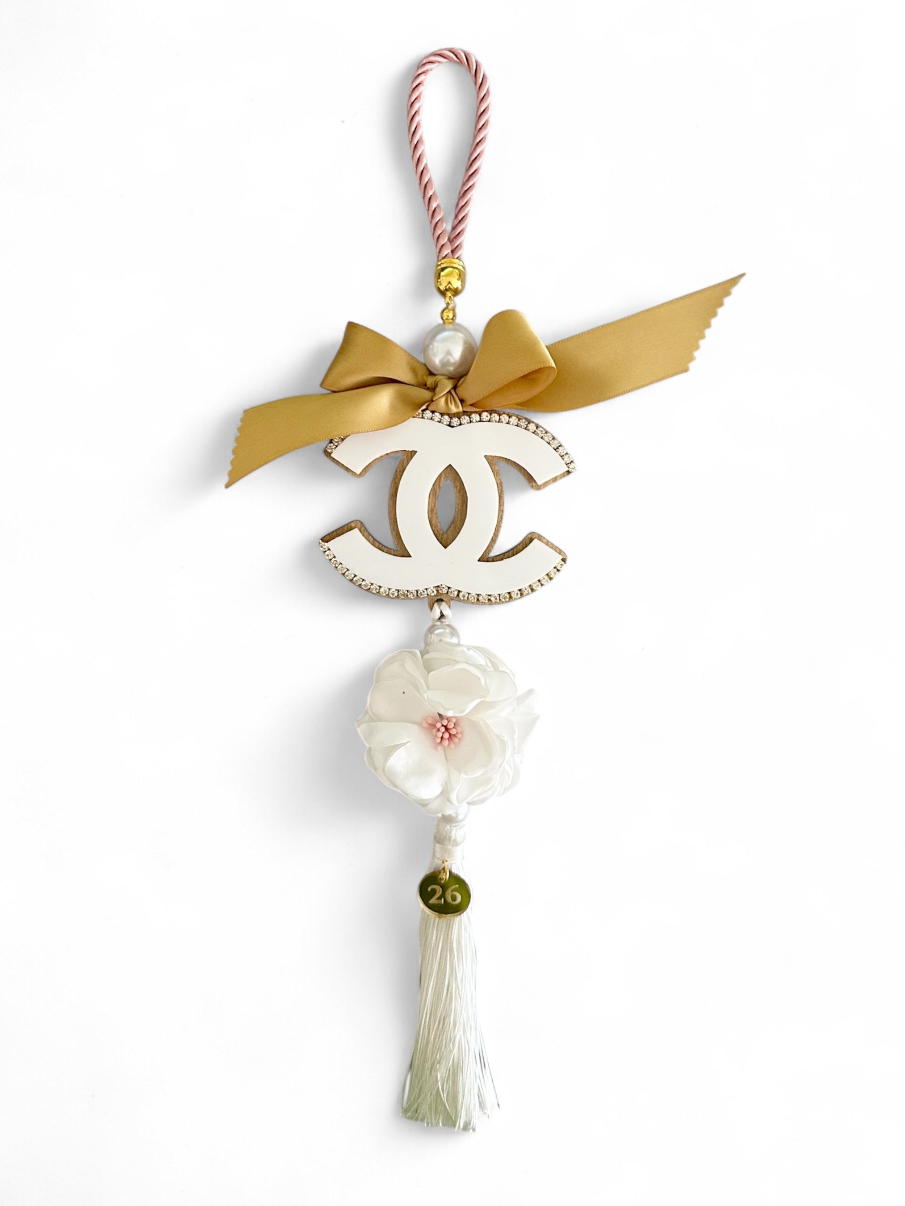 Γούρι 2026 Christmas Couture με φιόγκο, πέρλες, καμέλια και φούντα από σατέν – Χειροποίητο So Cute by Dimi