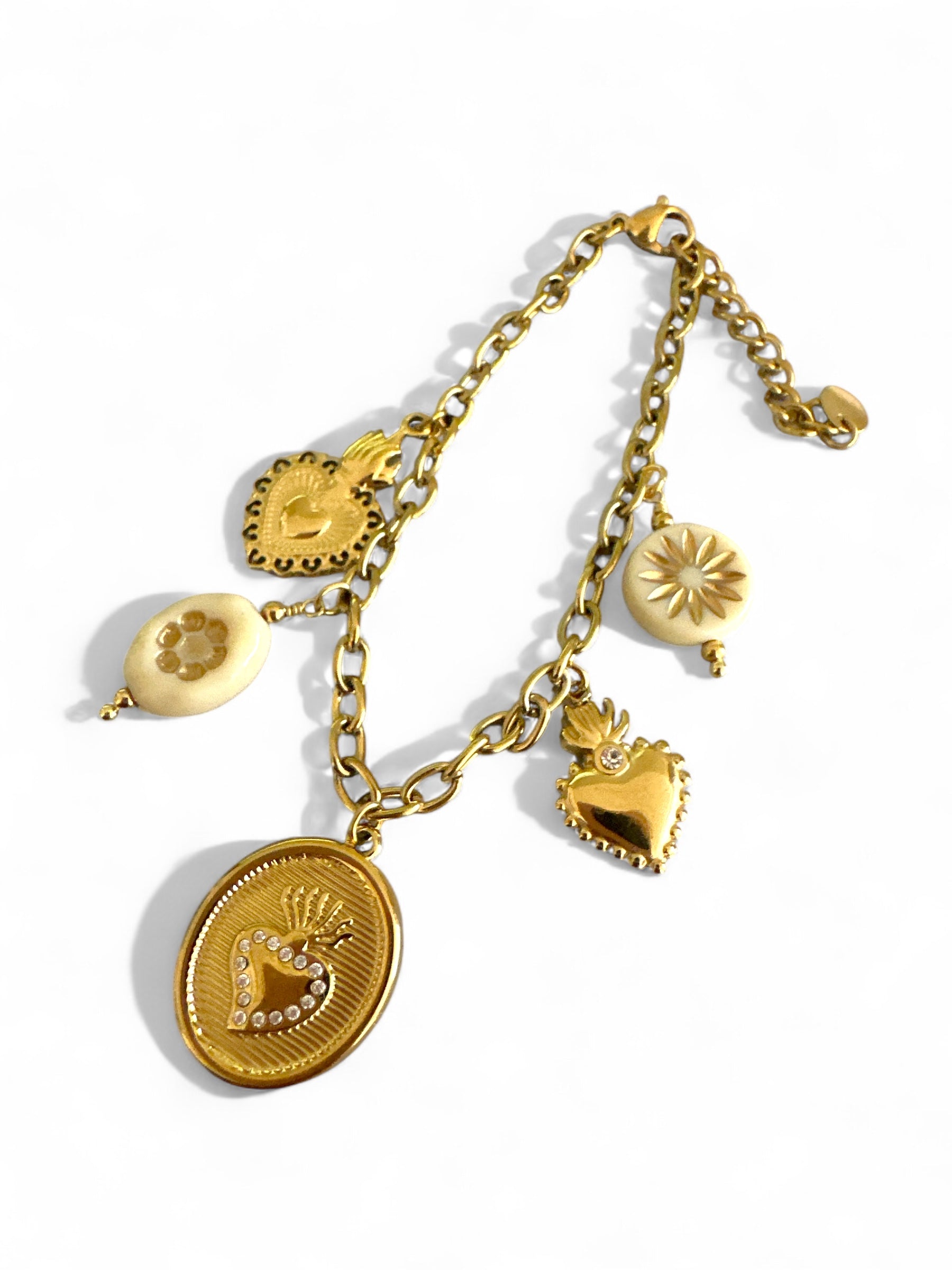 Ατσάλινο βραχιόλι με κρεμαστά χρυσά charms – So Cute by Dimi