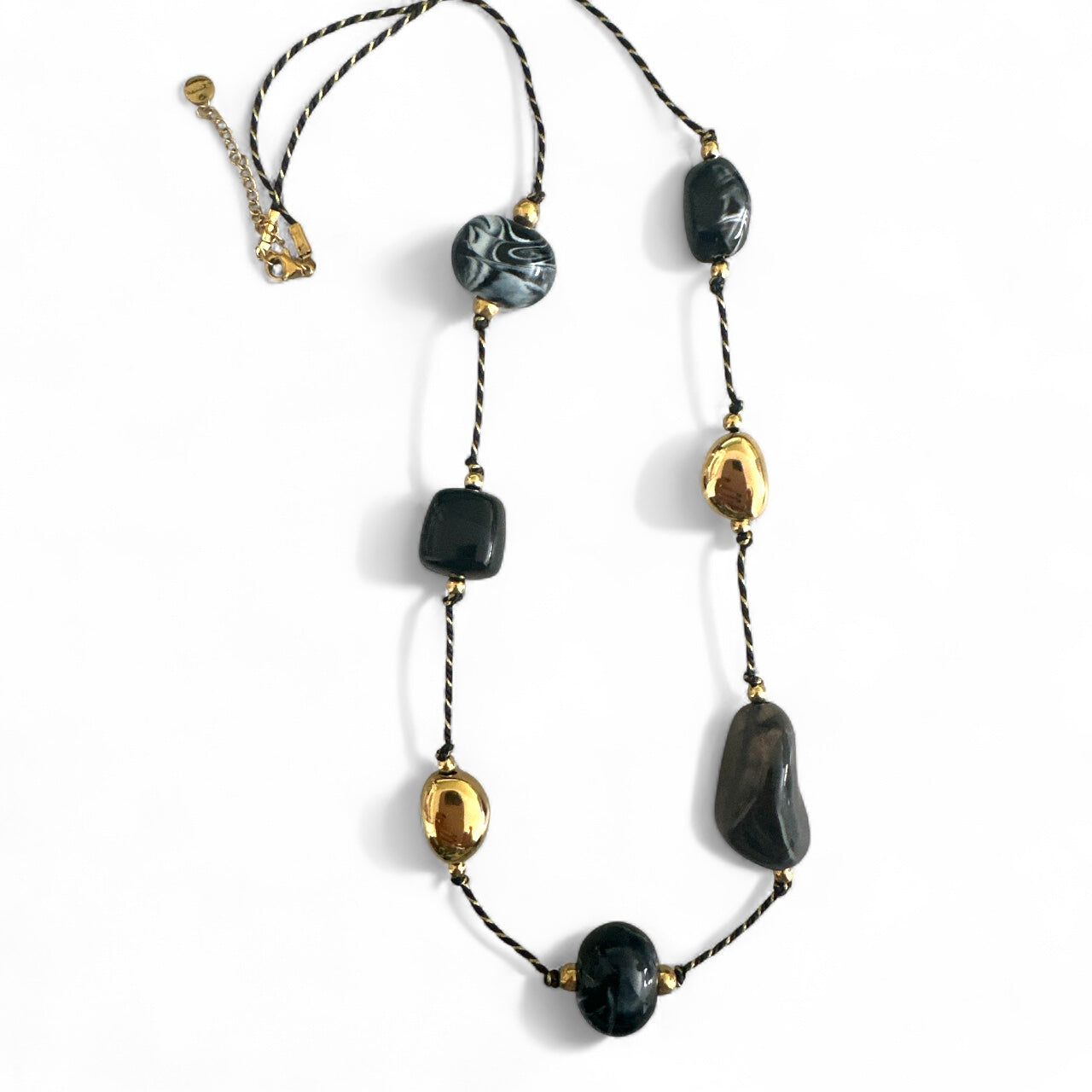 Μακρύ κολιέ με κορδόνι, χάντρες πέτρας και ατσάλινα μεταλλικά στοιχεία – So Cute by Dimi