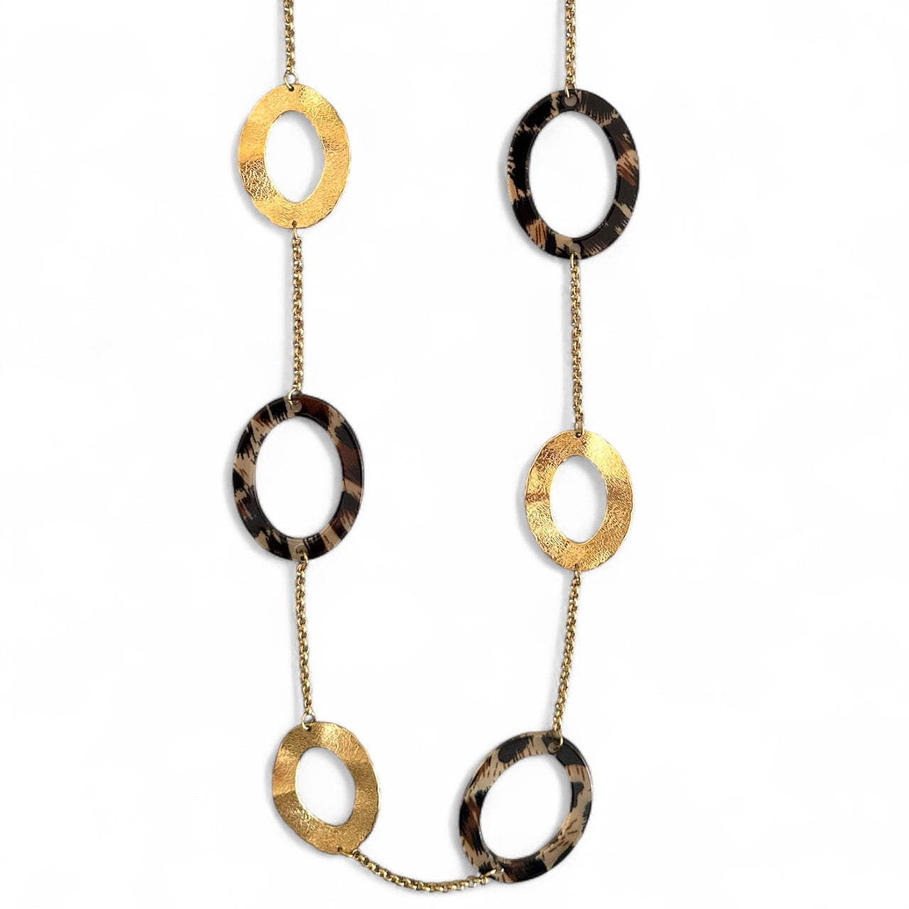 Ατσάλινο μακρύ κολιέ με οβάλ κρίκους σε χρυσό & animal print – So Cute by Dimi