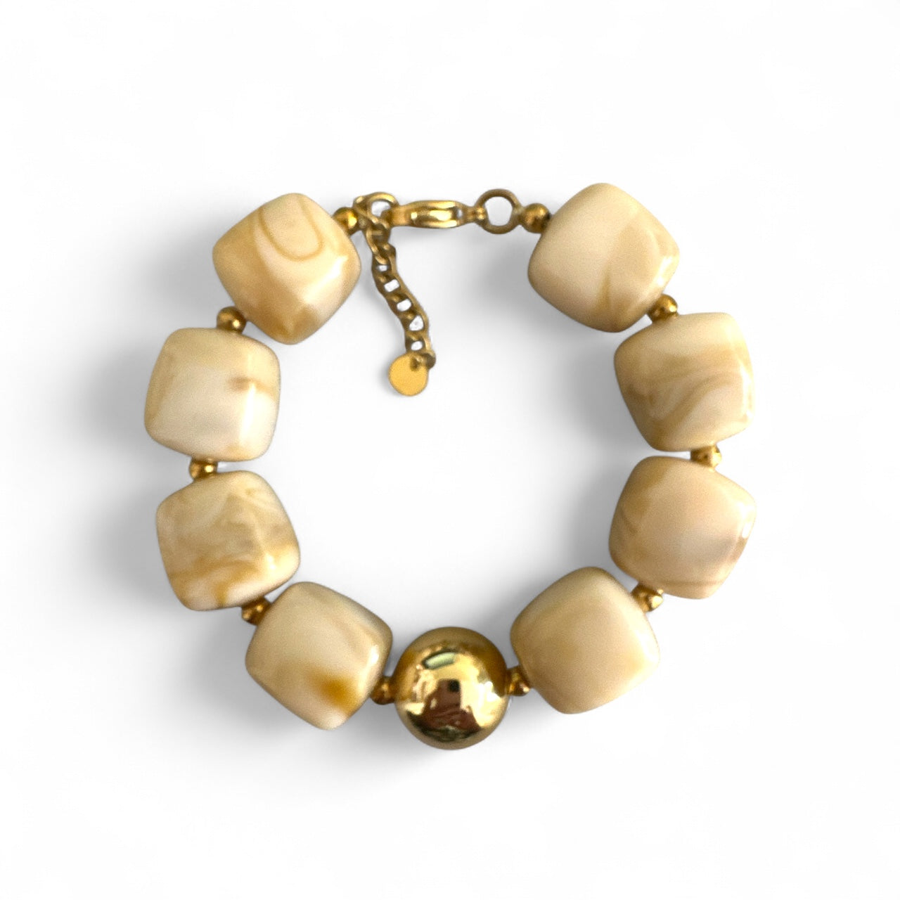 Square Beads Bracelet – Βραχιόλι με τετραγωνισμένες μπεζ χάντρες & χρυσή λεπτομέρεια – So Cute by Dimi