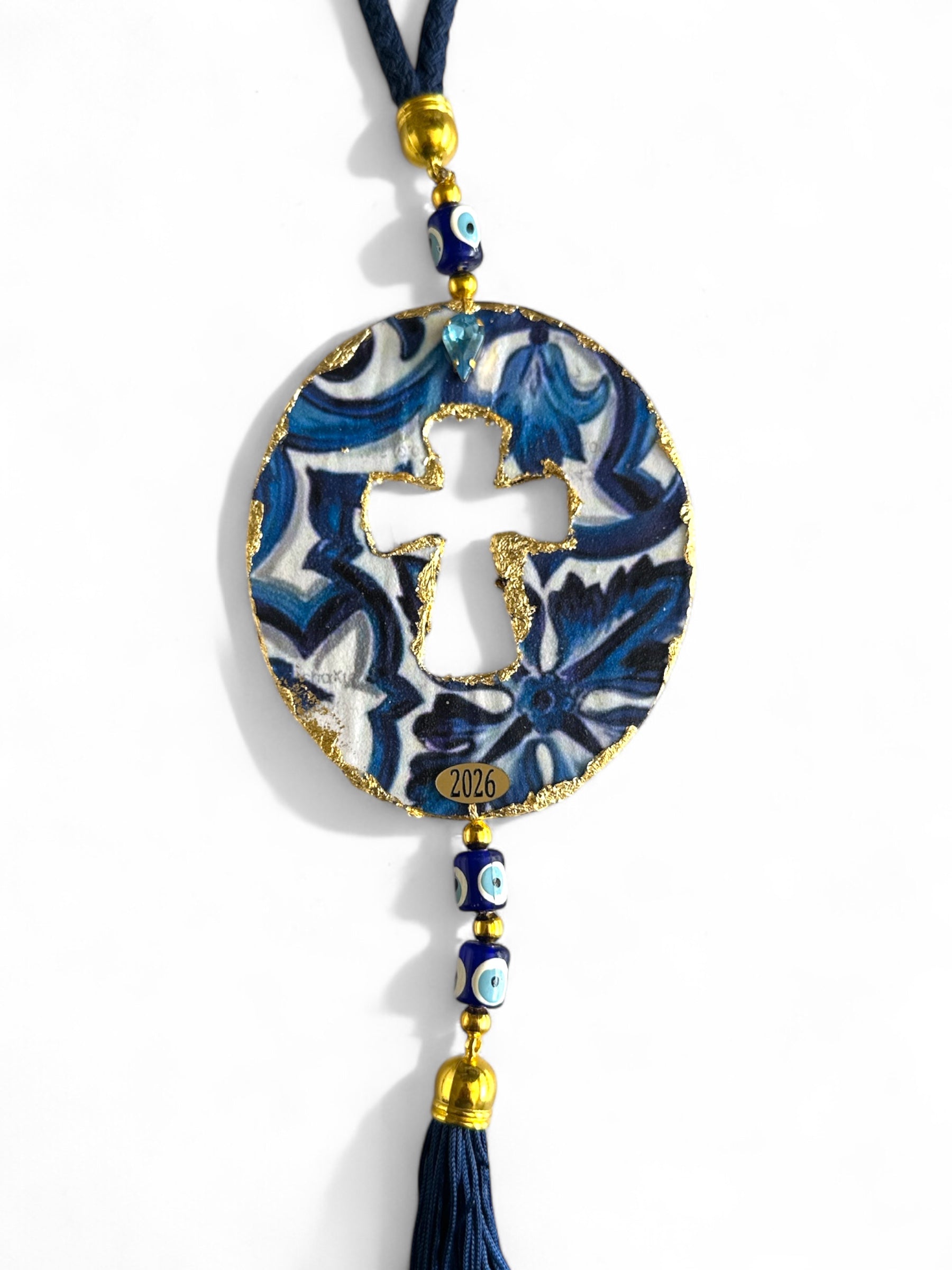 Γούρι 2026 οβάλ σταυρός με μάτια & φούντα – Greek Wishes Λιανική So Cute by Dimi