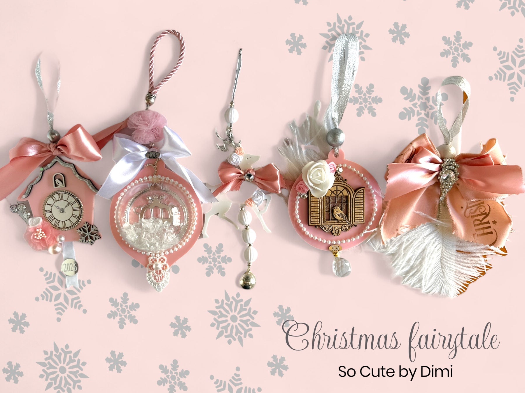 🎀 Γούρι «Fairytale Bow» με Στρας & Φτερό – Christmas Fairytale 🦢 Collection - So Cute by Dimi