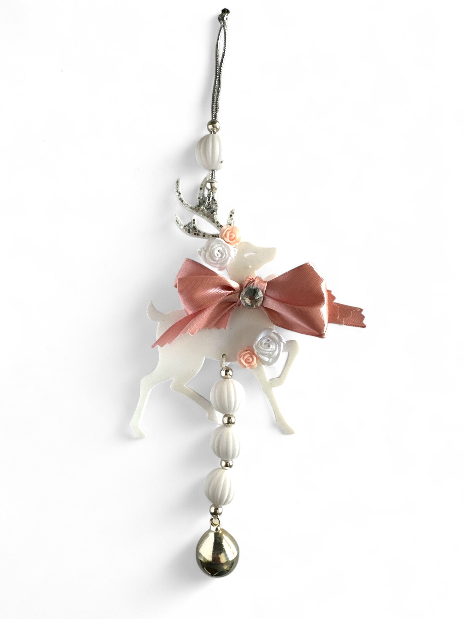 Fairytale Deer γούρι χειροποίητο κρεμαστό ελαφάκι plexiglass με φιόγκο, χάντρες, στρας & λουλούδια – So Cute by Dimi