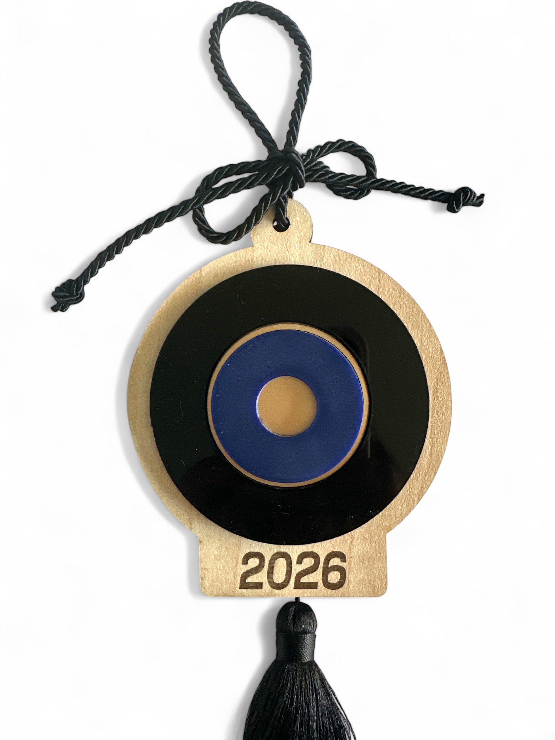 Γούρι 2026 κρεμαστό μάτι ξύλο και plexiglass με φούντα – So Cute by Dimi