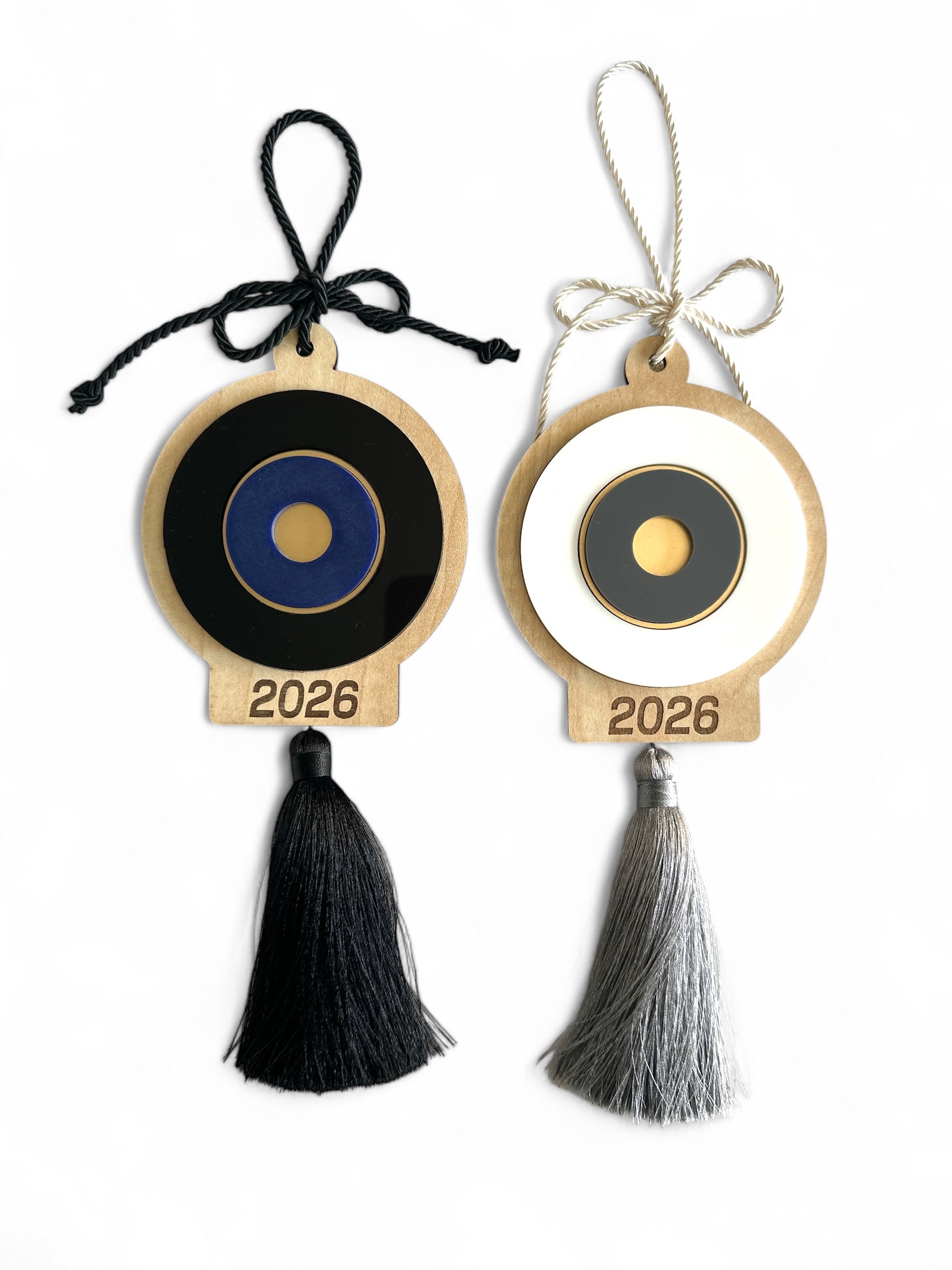 Γούρι 2026 κρεμαστό μάτι ξύλο και plexiglass με φούντα – So Cute by Dimi