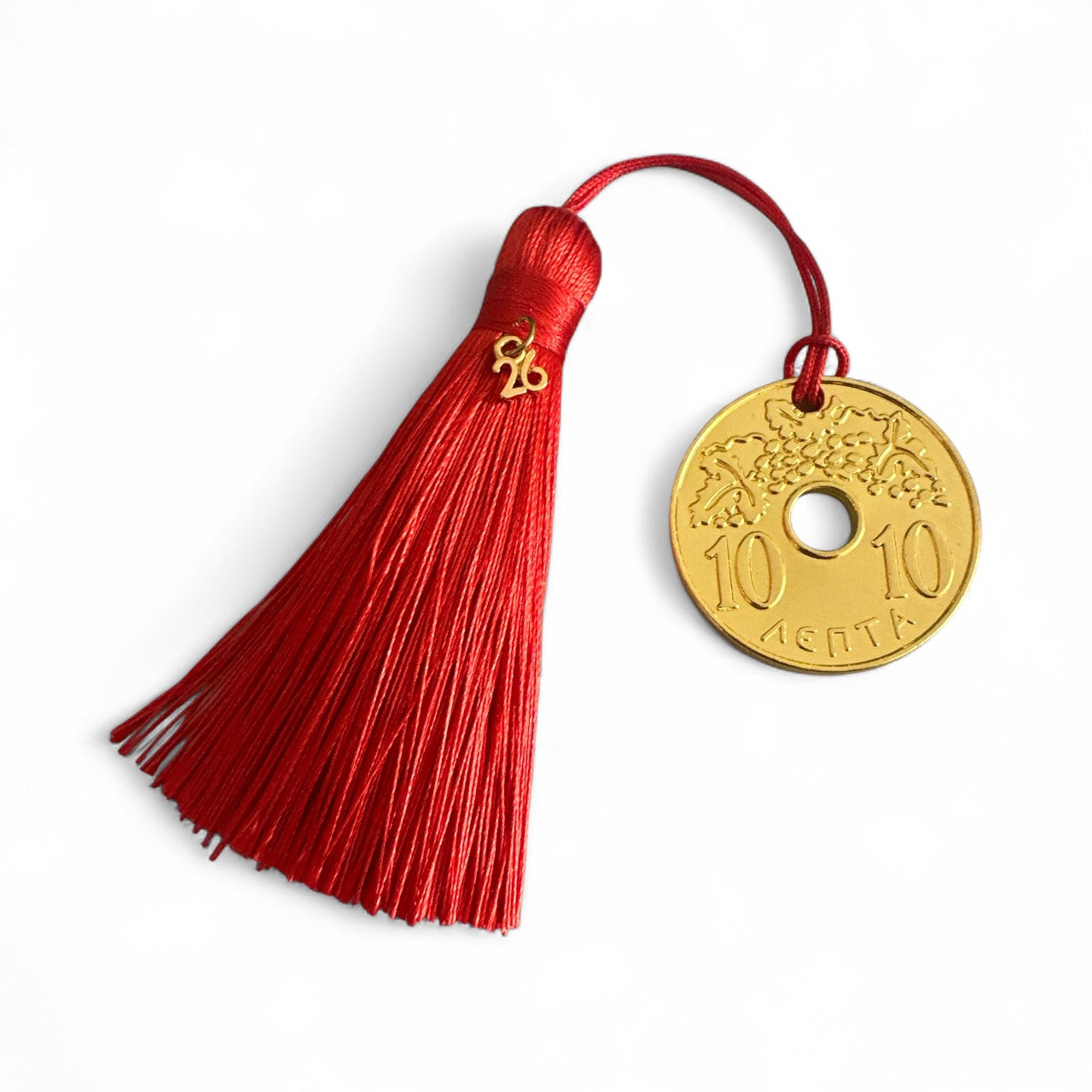 Γούρι 2026 με μεταλλική δεκάρα, φούντα και charm – Χειροποίητο So Cute by Dimi