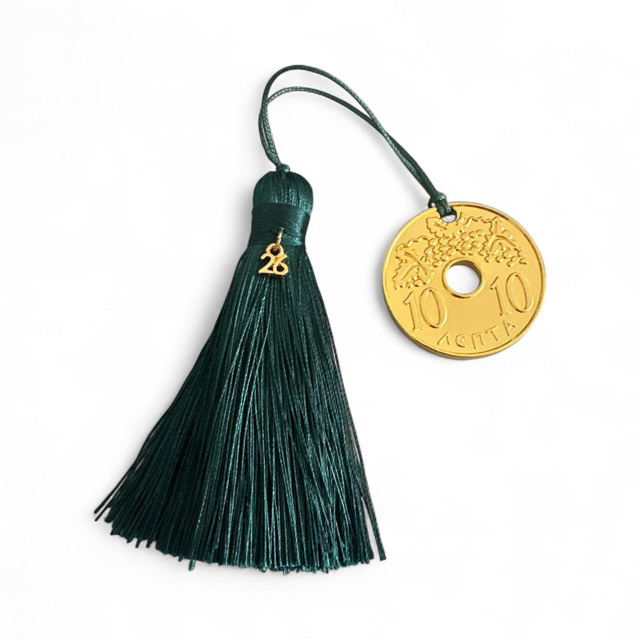 Γούρι 2026 με μεταλλική δεκάρα, φούντα και charm – Χειροποίητο So Cute by Dimi