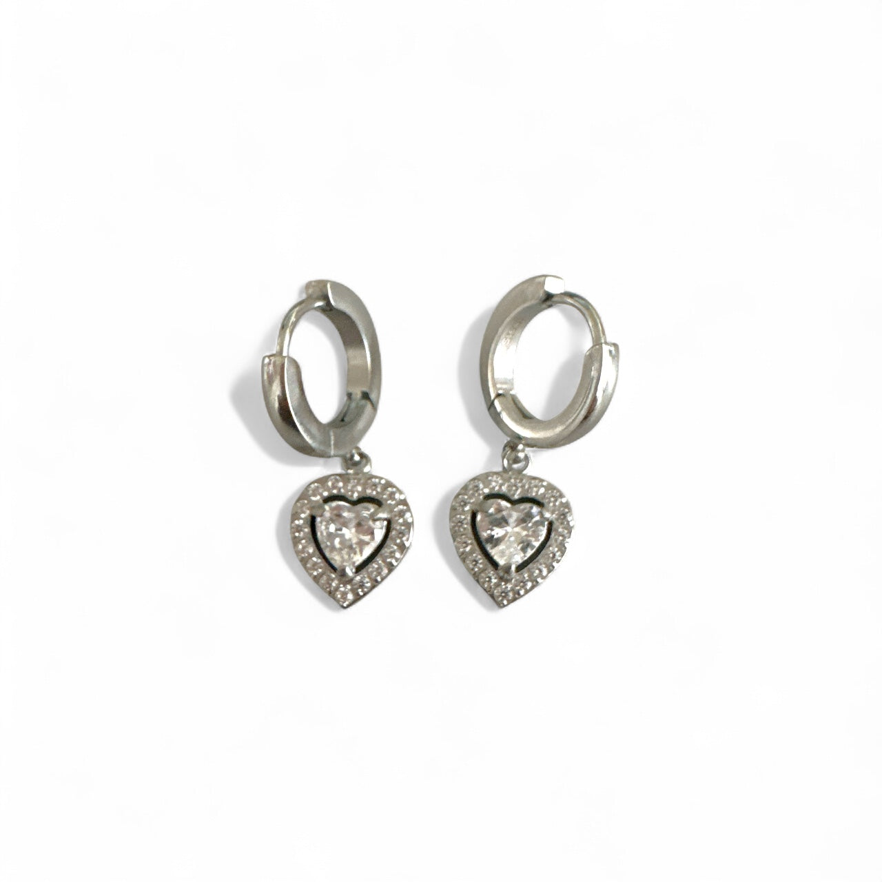 Amor Earrings – Ατσάλινα σκουλαρίκια με κρικάκι και καρδιά με ζιργκόν σε ασημί | So Cute by Dimi