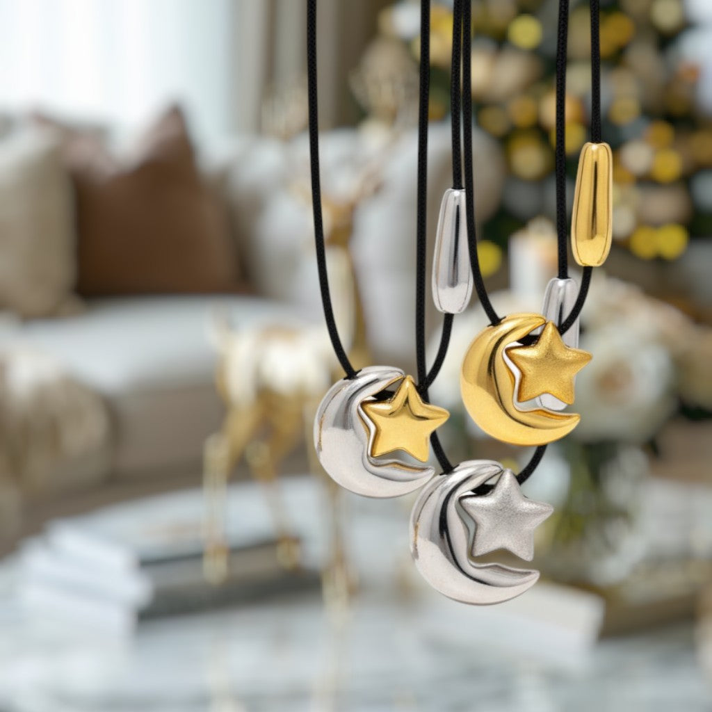 Ατσάλινο κολιέ-γούρι 2026 Moon & Star με μαύρο κορδόνι So Cute by