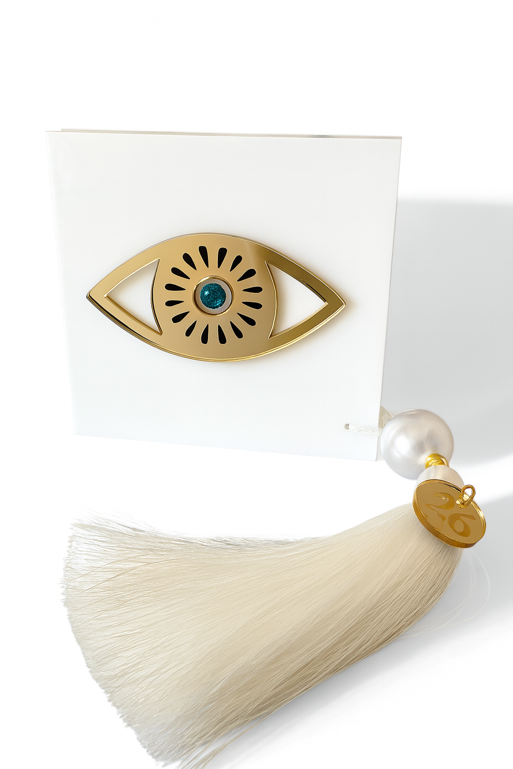 Επιτραπέζιο γούρι μάτι από λευκό & χρυσό πλεξιγκλάς με φούντα και charm 26 – So Cute by Dimi