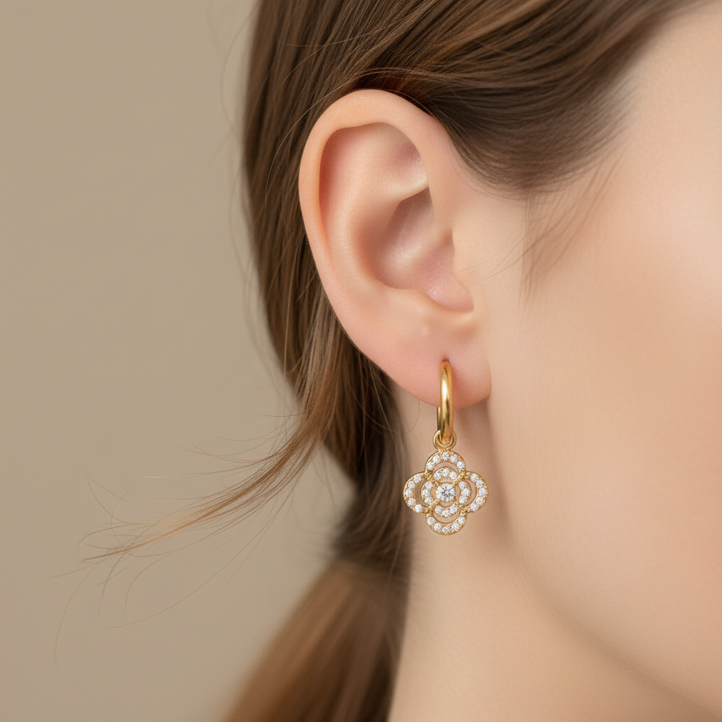 Ατσάλινα σκουλαρίκια τετράφυλλο με ζιργκόν σε χρυσό – So Cute by Dimi