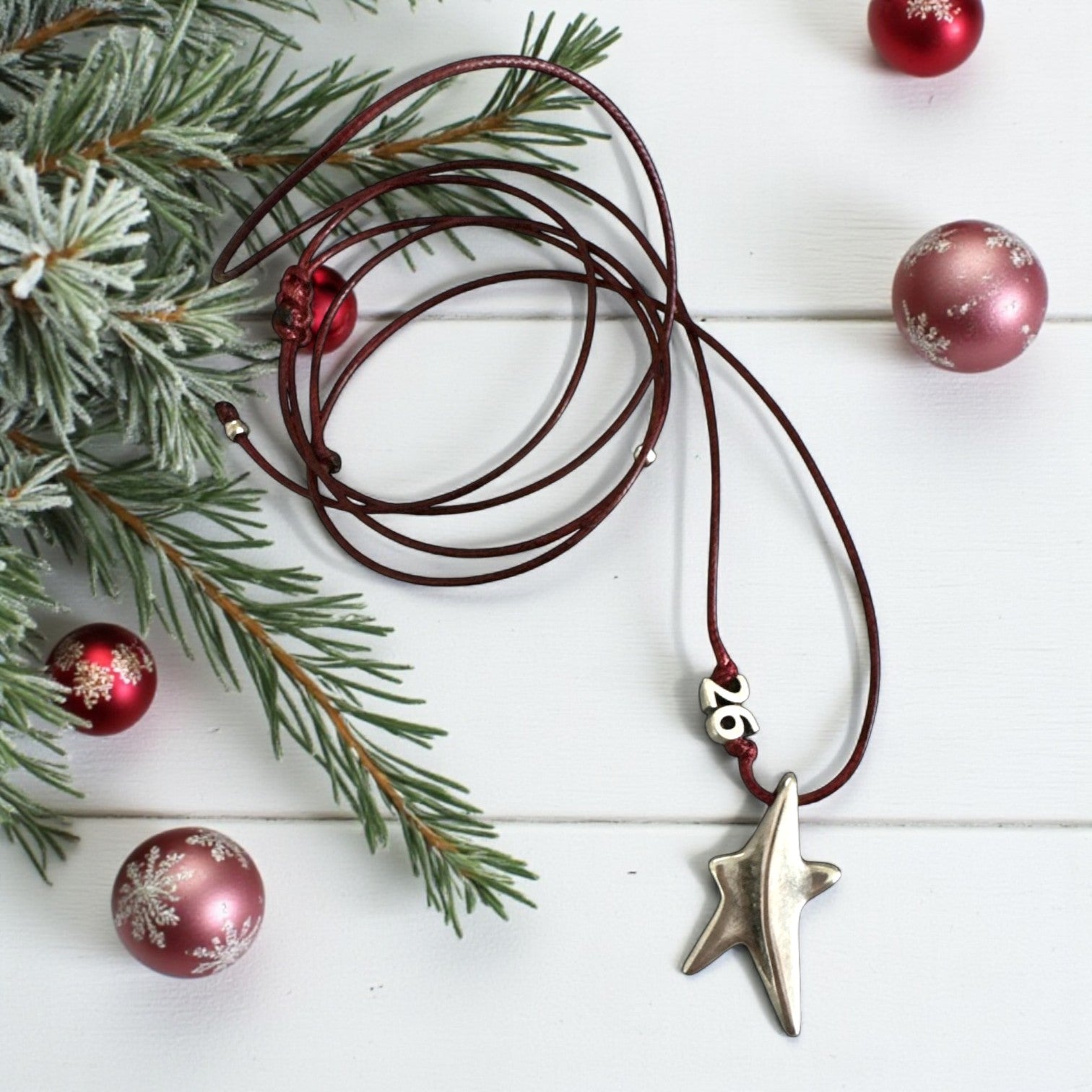 Κολιέ γούρι 2026 με αστέρι από ζαμάκ και κορδόνι αυξομείωσης – So Cute by Dimi