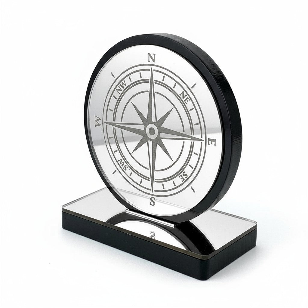 Χειροποίητο επιτραπέζιο γούρι πυξίδα από πλεξιγκλάς καθρέφτη με χάραξη, διαθέσιμο σε μαύρο ή λευκό με χρυσό ή ασημί, So Cute by Dimi.