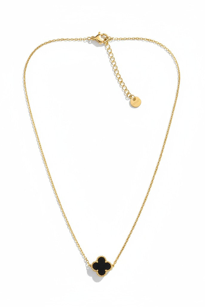 Ατσάλινο κολιέ So Cute by Dimi με χρυσή αλυσίδα και τετράφυλλο μοτίφ σε μαύρο ή λευκό φίλντισι