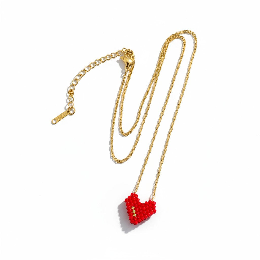 Ατσάλινο κολιέ με καρδιά Miyuki και 3 χρυσές χάντρες. Διαθέσιμο σε 3 χρώματα στο So Cute by Dimi.