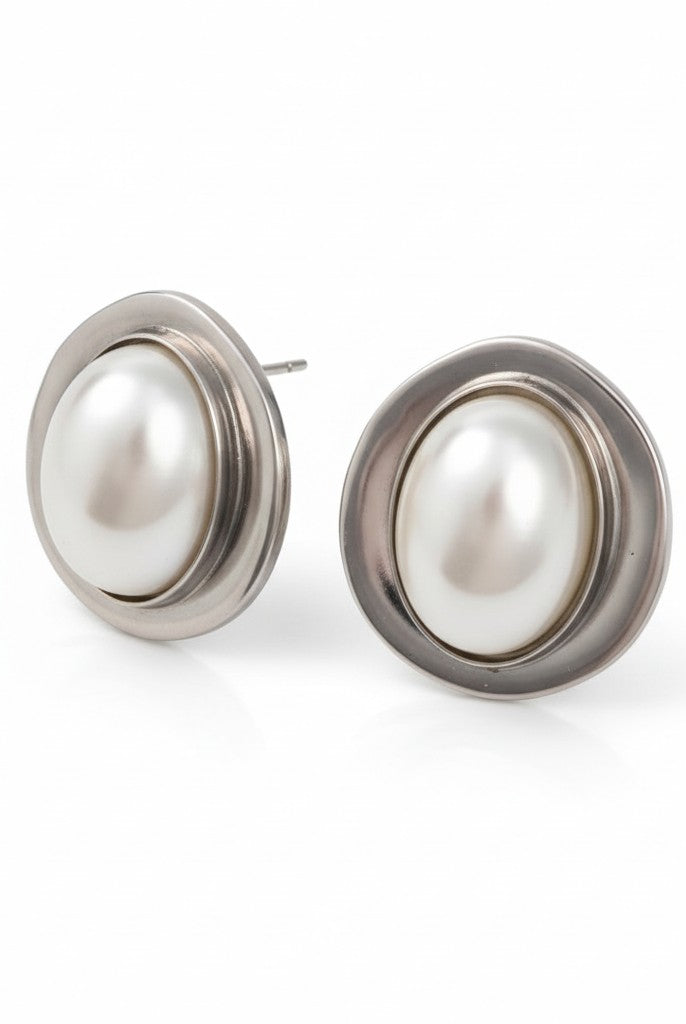 Ατσάλινα σκουλαρίκια stud με πέρλα και melted πλαίσιο σε ασημί.