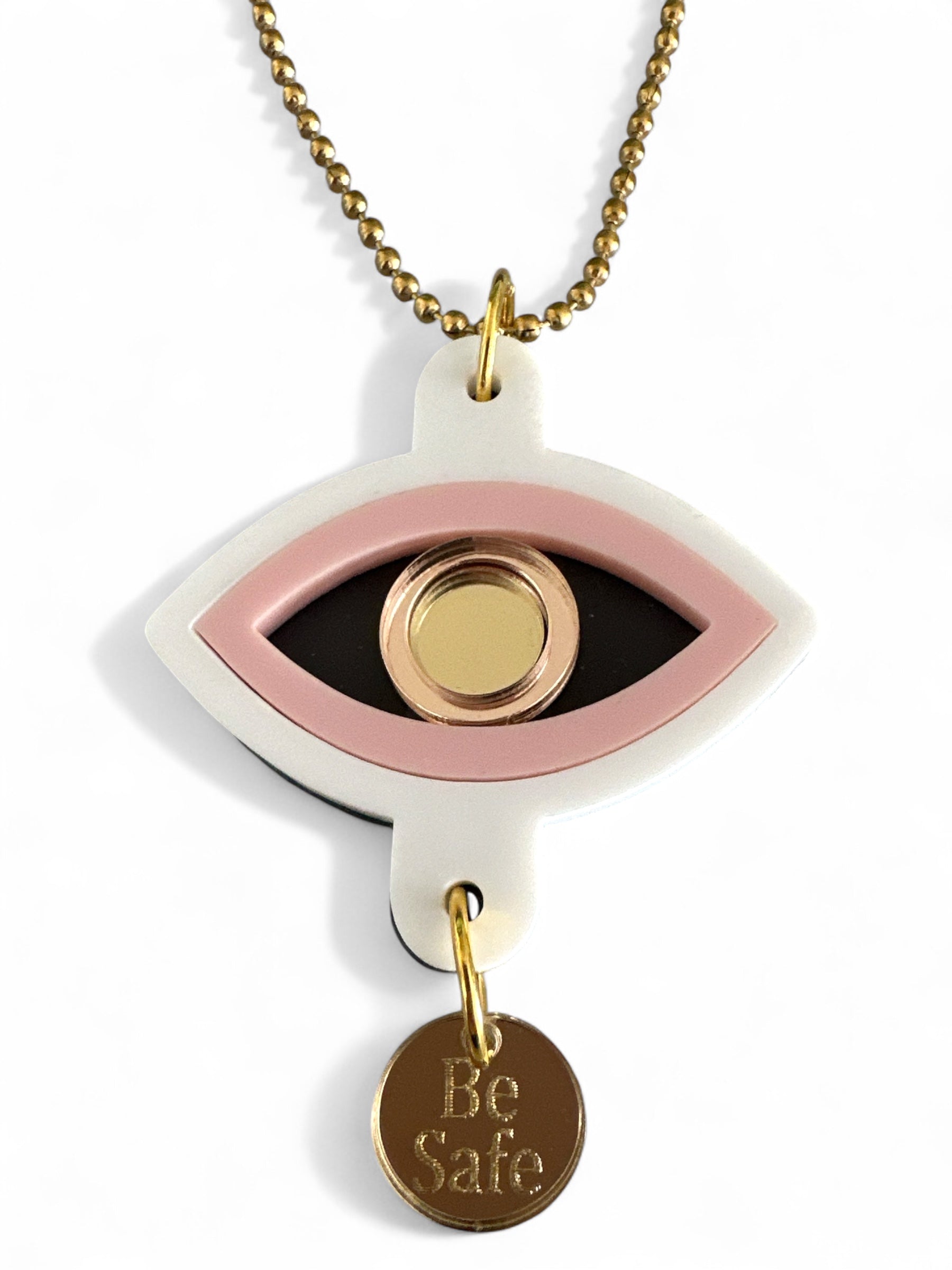 Γούρι αυτοκινήτου σε σχήμα ματιού με blush pink λεπτομέρεια, χρυσό καθρέφτη στο κέντρο και plexiglass charm Be Safe