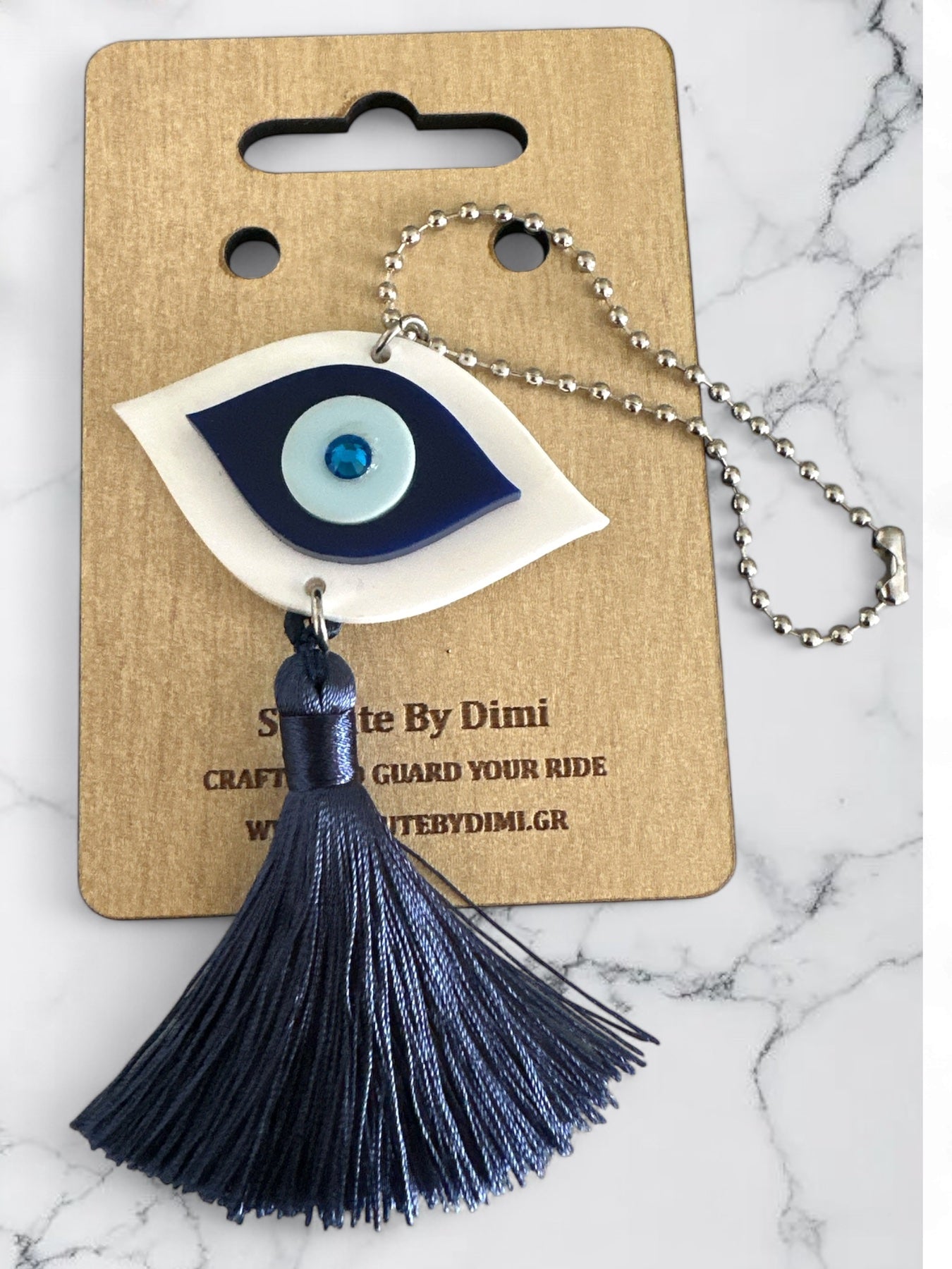 Γούρι αυτοκινήτου μάτι με navy blue λεπτομέρειες, γαλάζιο κέντρο και μπλε κρύσταλλο, με φούντα και μεταλλική αλυσίδα