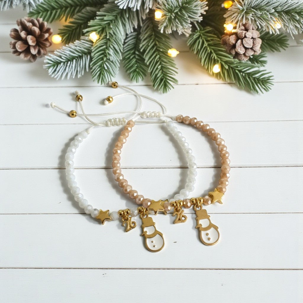 Χριστουγεννιάτικο χειροποίητο βραχιόλι με χάντρες και κρεμαστό χιονανθρωπάκι, So Cute by Dimi.