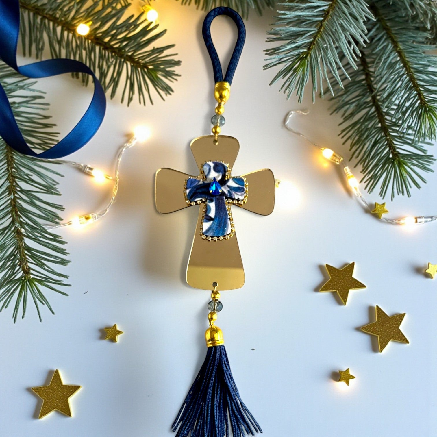 Γούρι 2026 κρεμαστός σταυρός με κρύσταλλο, στρας & φούντα – Greek Wishes Λιανική So Cute by Dimi