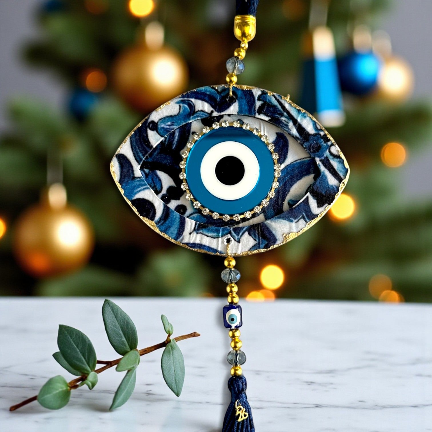 Γούρι 2026 κρεμαστό μάτι με στρας, χάντρες & φούντα – Greek Wishes Λιανική So Cute by Dimi