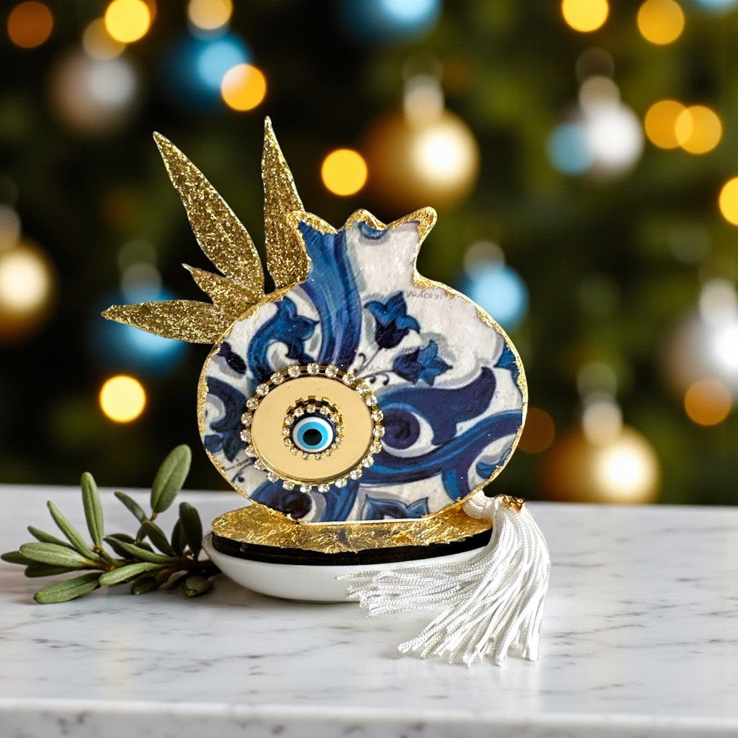 Γούρι 2026 ρόδι με χρυσά φύλλα ελιάς & μάτι – Greek Wishes Λιανική So Cute by Dimi